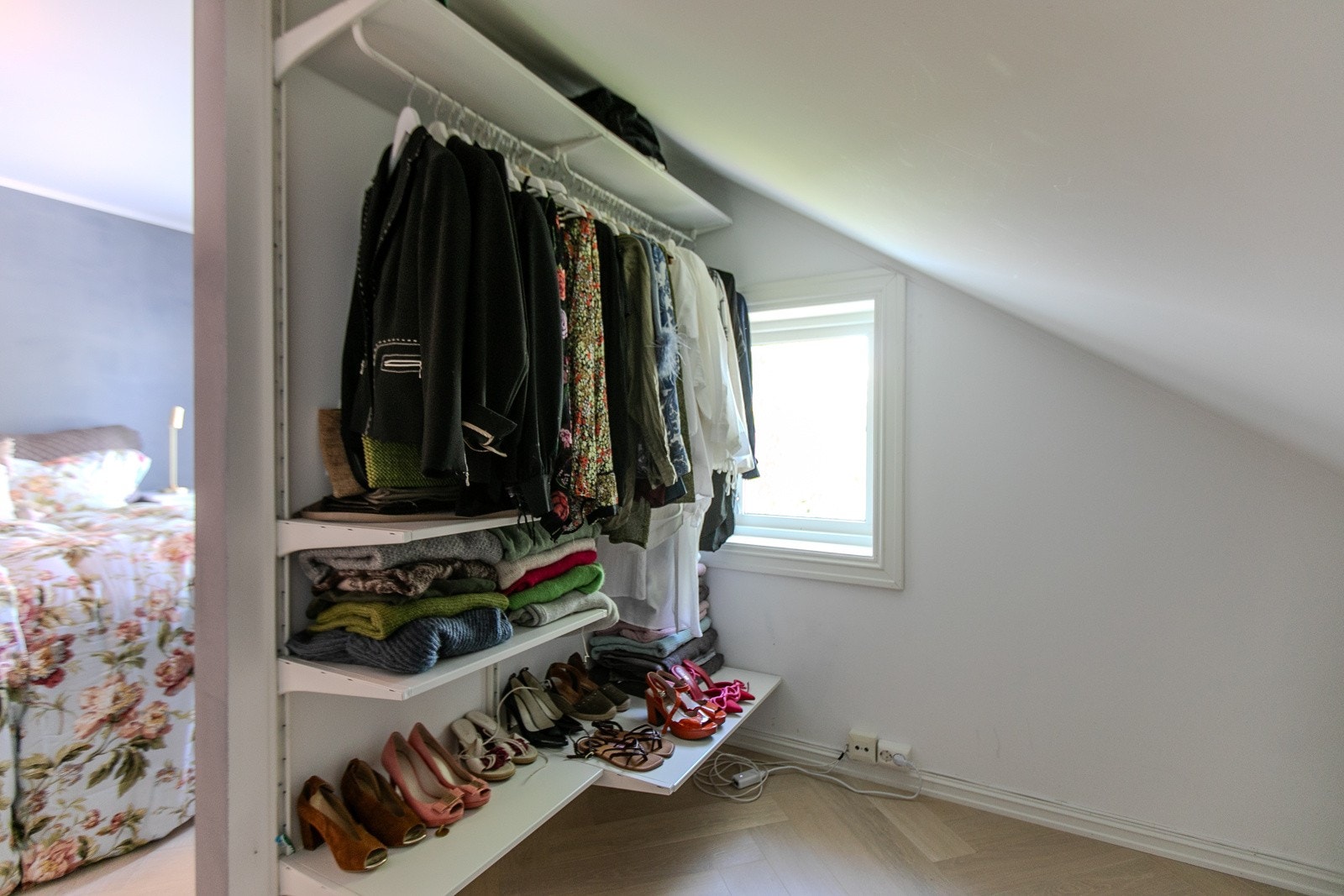 Praktisk oppbevaringsløsning og garderobe Galleribilde