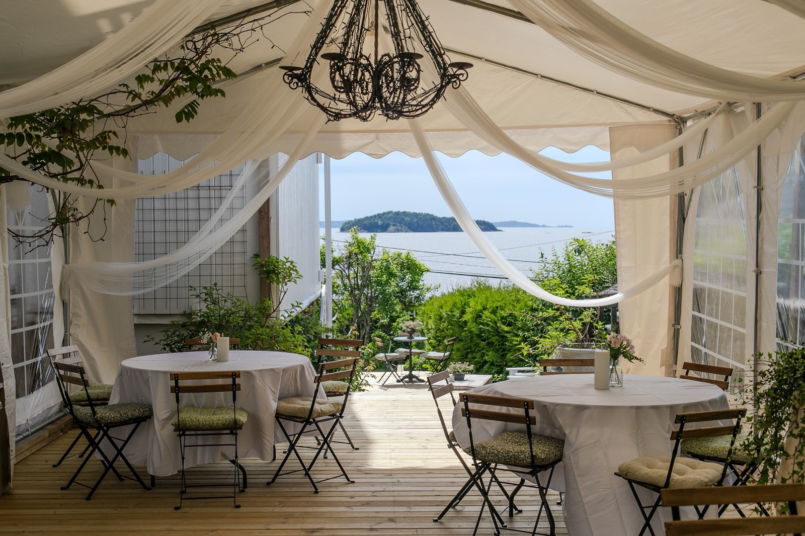 Stort hagetelt/festtelt med nydelig utsikt og plass til 60 personer Galleribilde