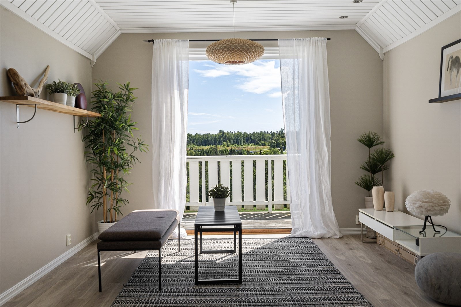 Supert rom for barna hvor de kan boltre seg i egen stue. Galleribilde