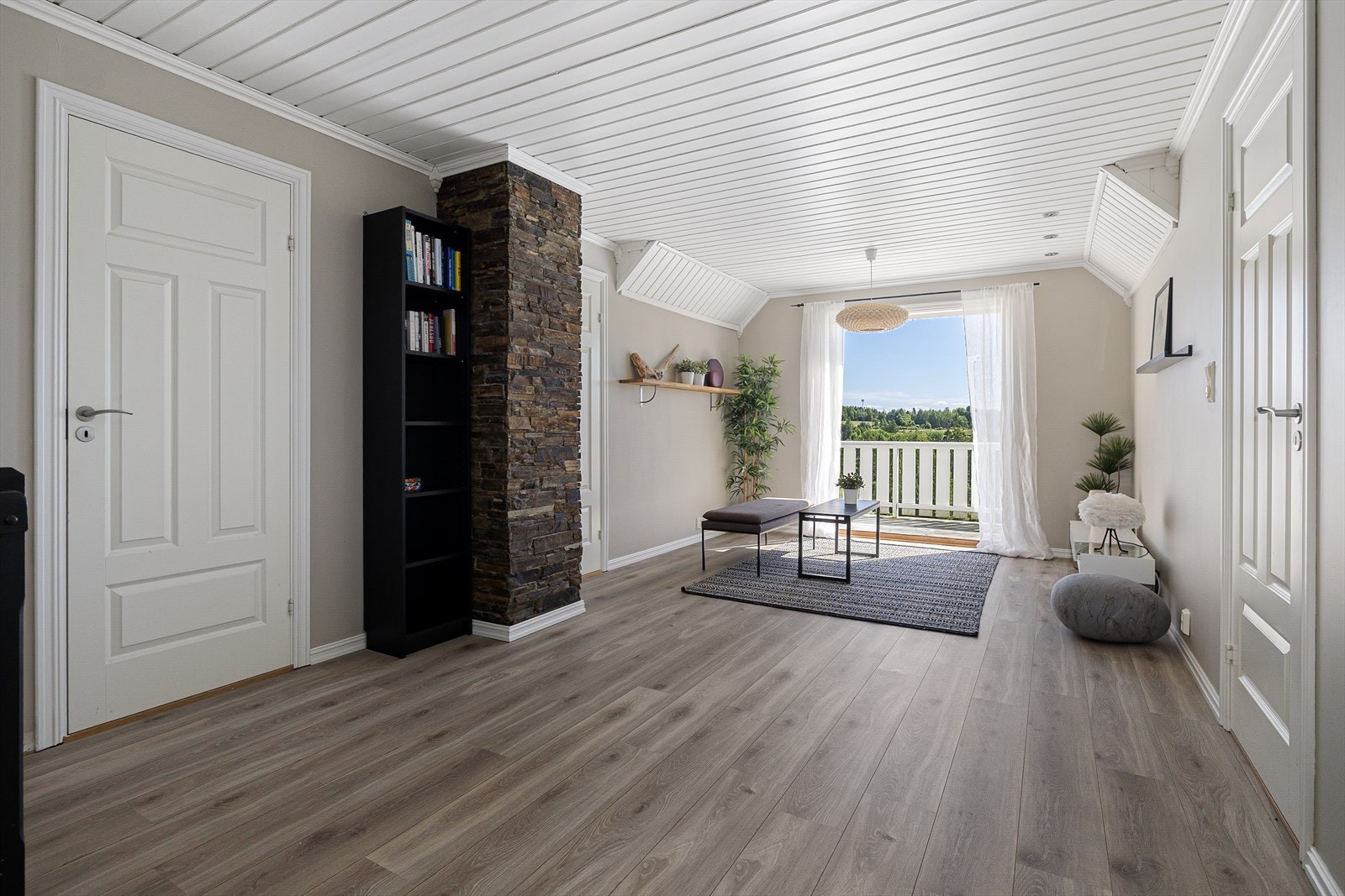 i 2. etasje finner man stue med utgang til balkong. Galleribilde