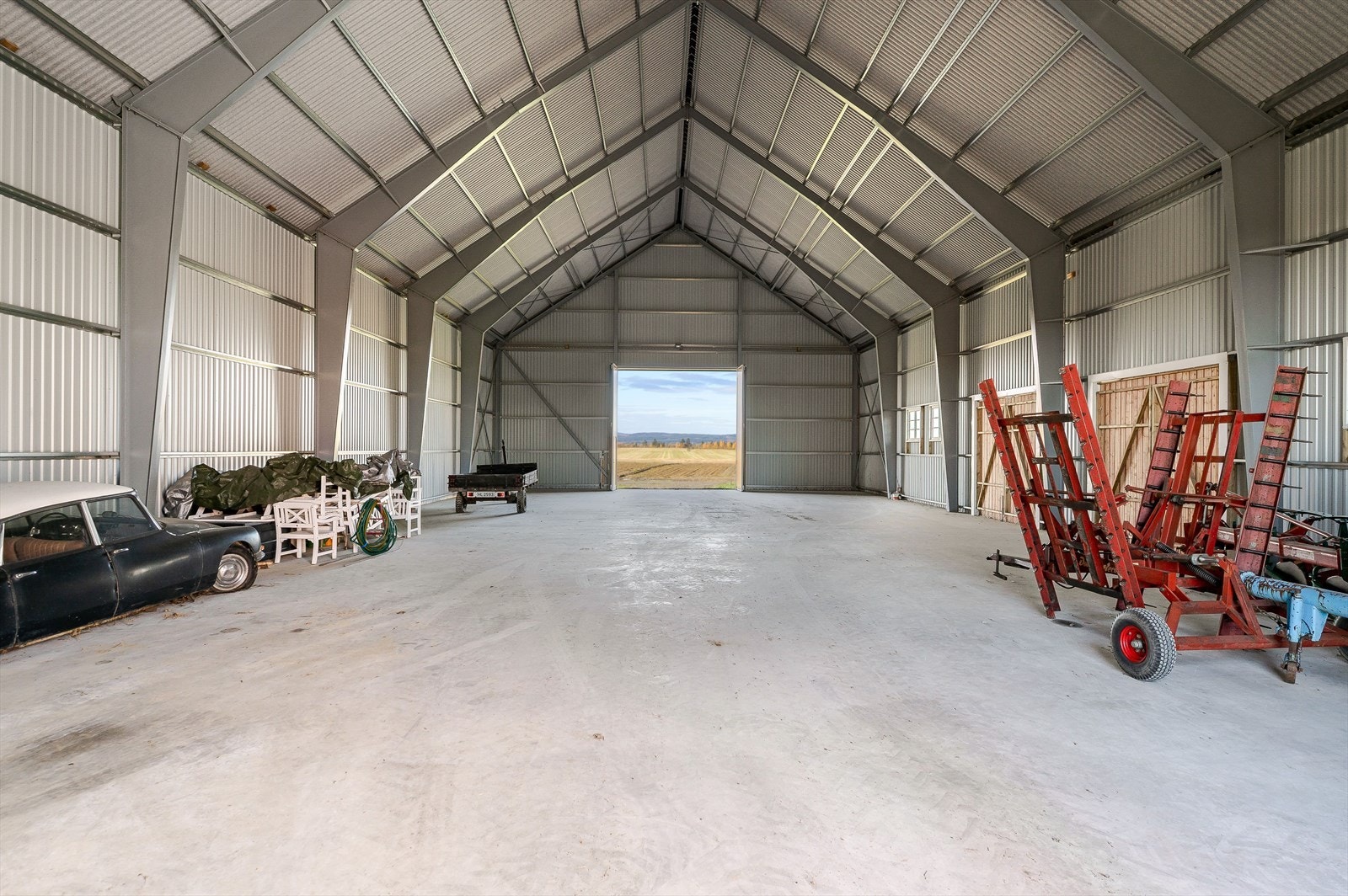 Stor driftsbygning fra 2014 med et bruksareal på ca. 423m². Galleribilde