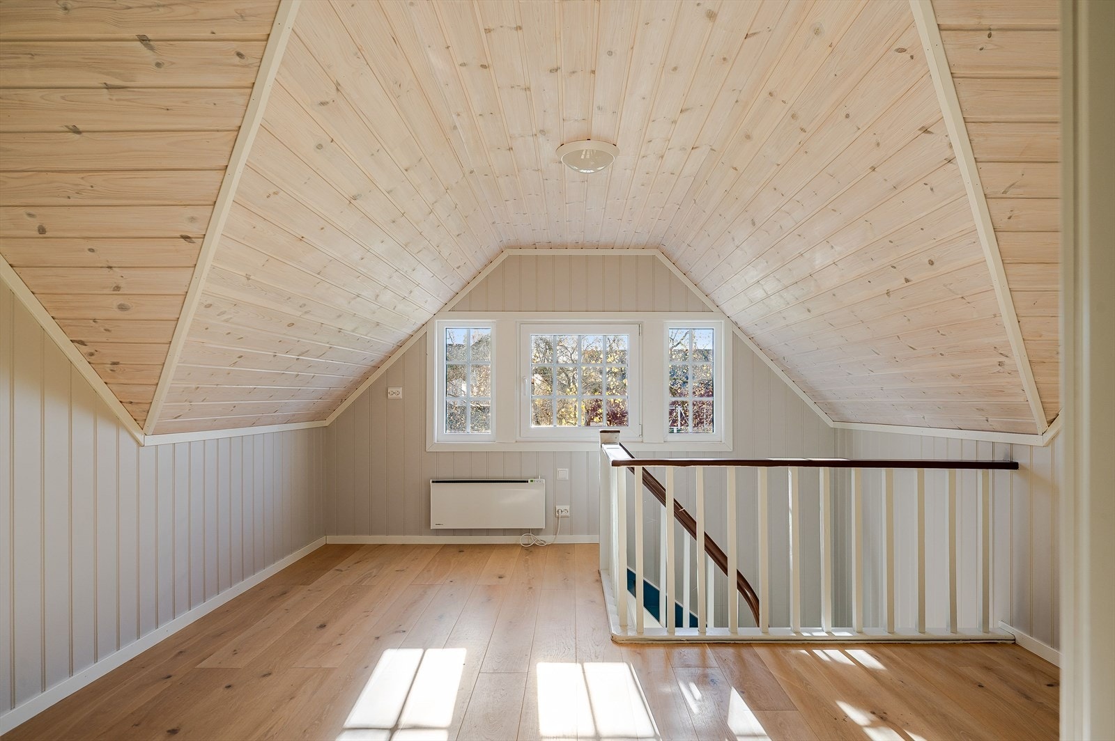 Gang/trapperom i 2. etasje. Galleribilde