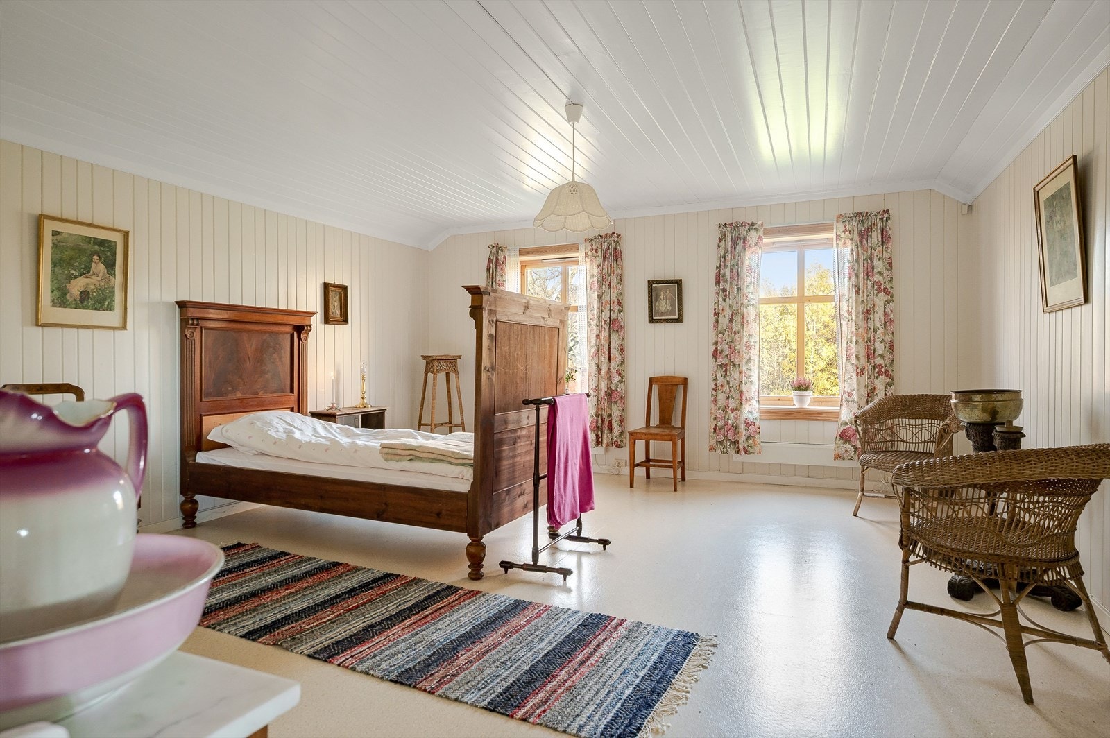 Soverom 3 er et tilsvarende stort og flott rom i 2. etasje. Galleribilde