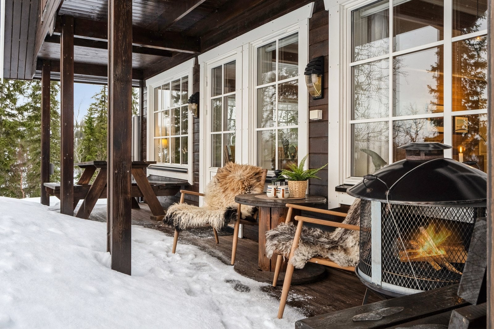 Terrasse med utgang fra stue. Galleribilde