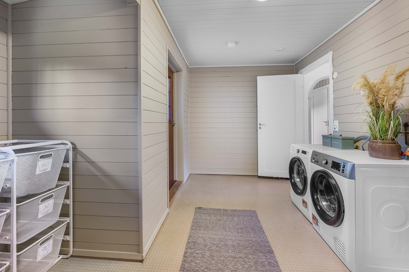 Vaskerommet har også egen utgangsdør. Galleribilde