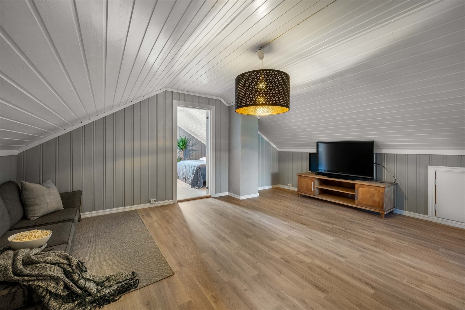 Loftstue. Galleribilde