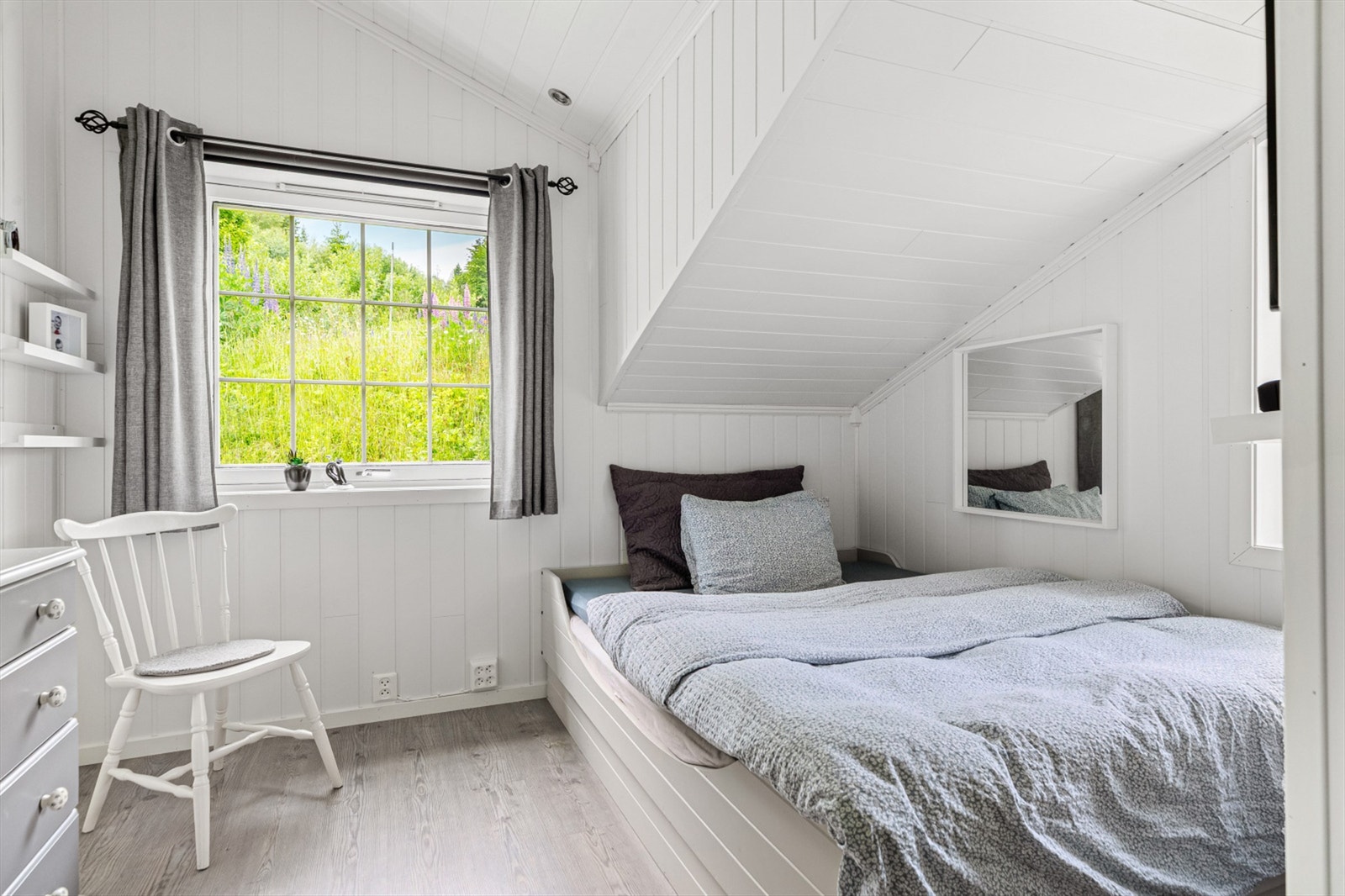 Soverom 3 er på 8 kvm og kan fint benyttes som barnerom eller kontor hvis ønskelig. Galleribilde