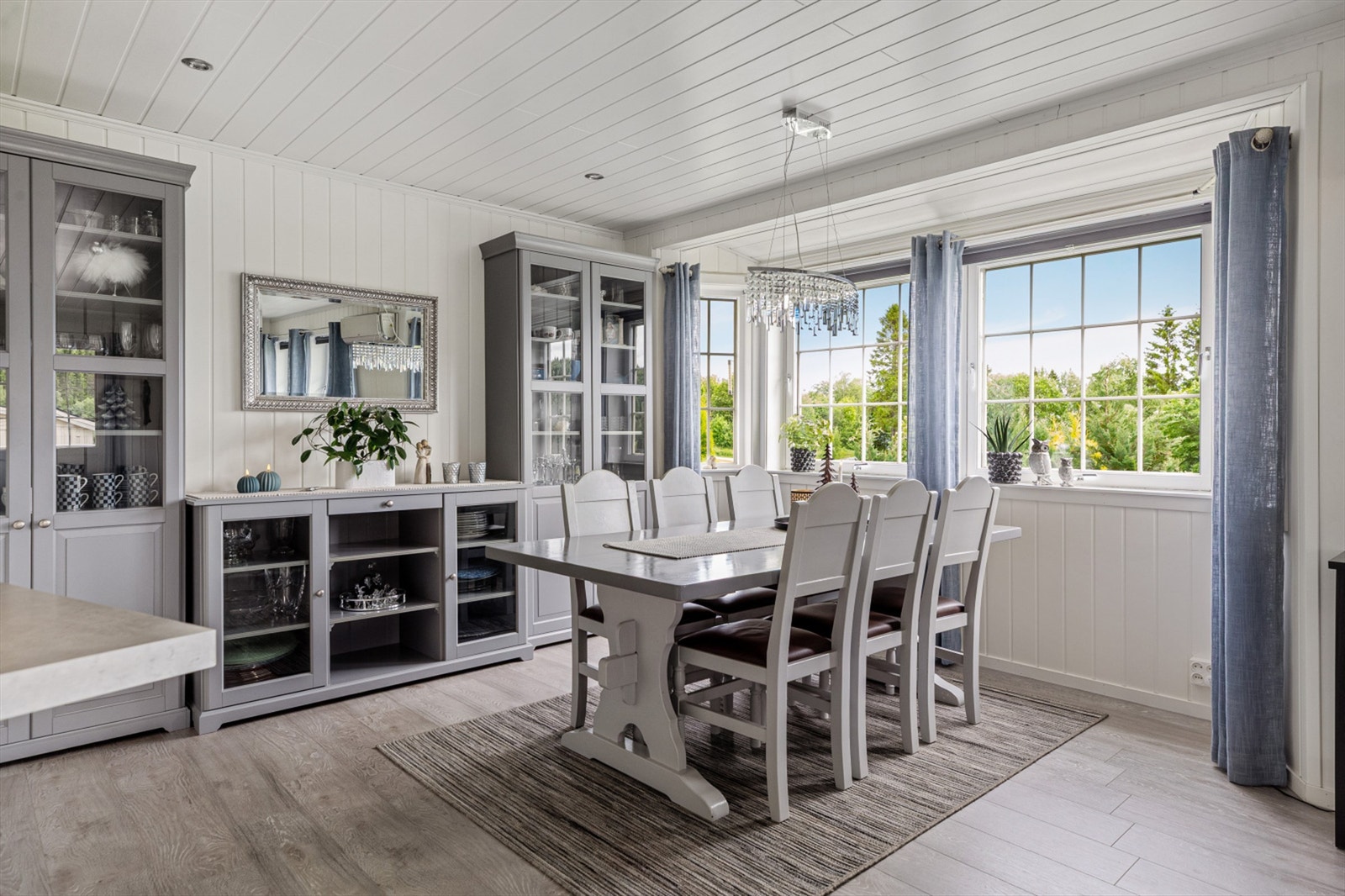 Her har man god plass til å samle familie og venner til hyggelige sammenkomster. Galleribilde