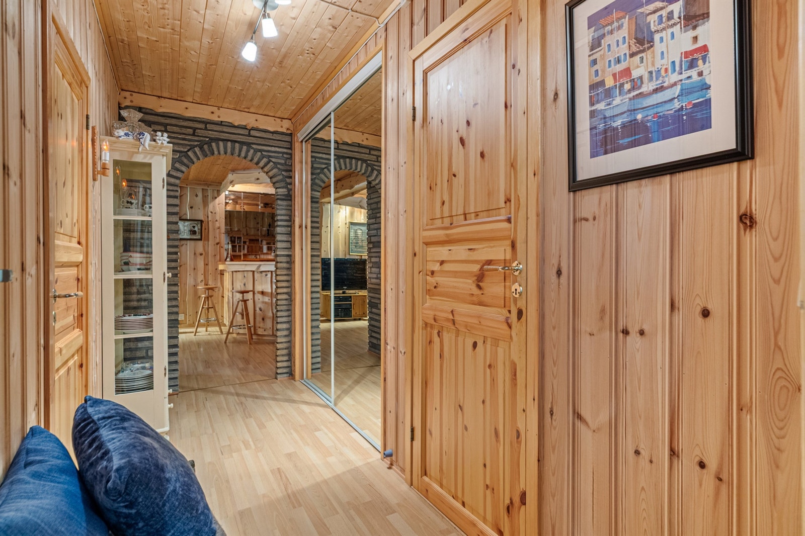 Også i gangen har man gode lagringsmuligheter. Galleribilde