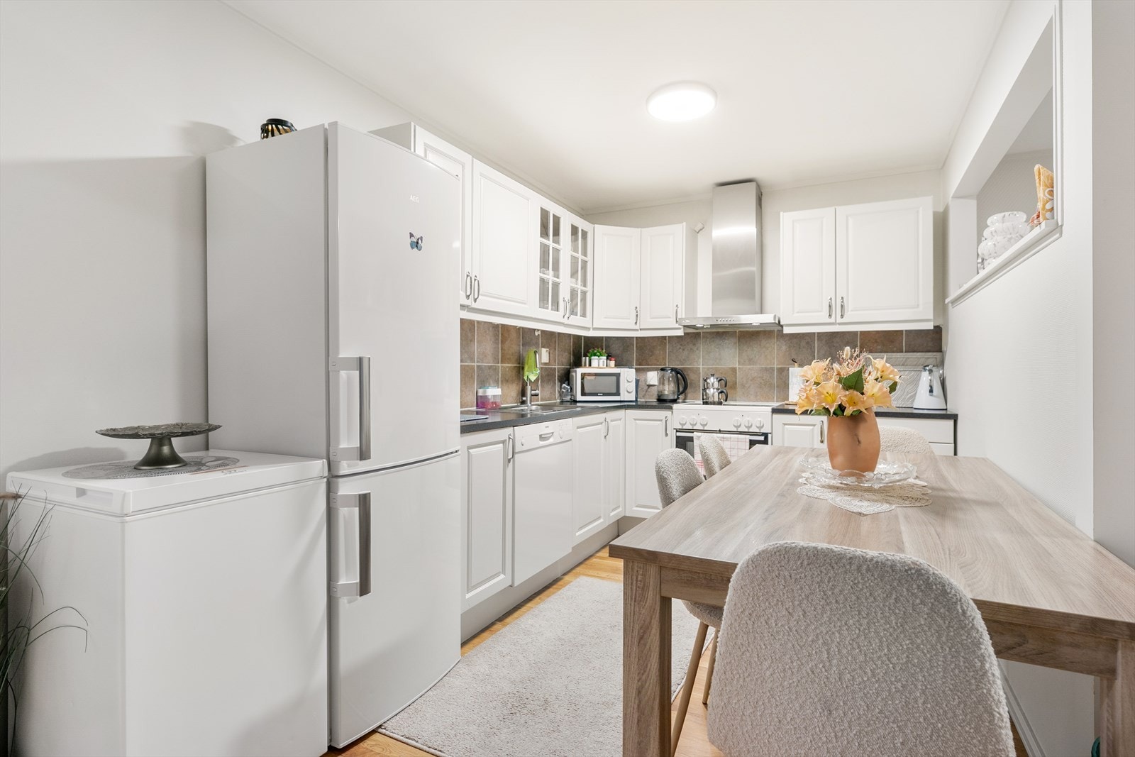 Her har du plass til spisegruppe som i dag rommer plass til fire stykker. Galleribilde