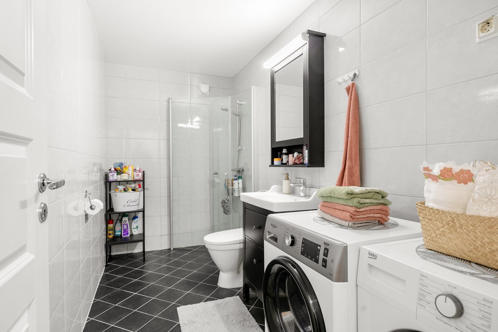 Flislagt bad av allsidig størrelse. Galleribilde