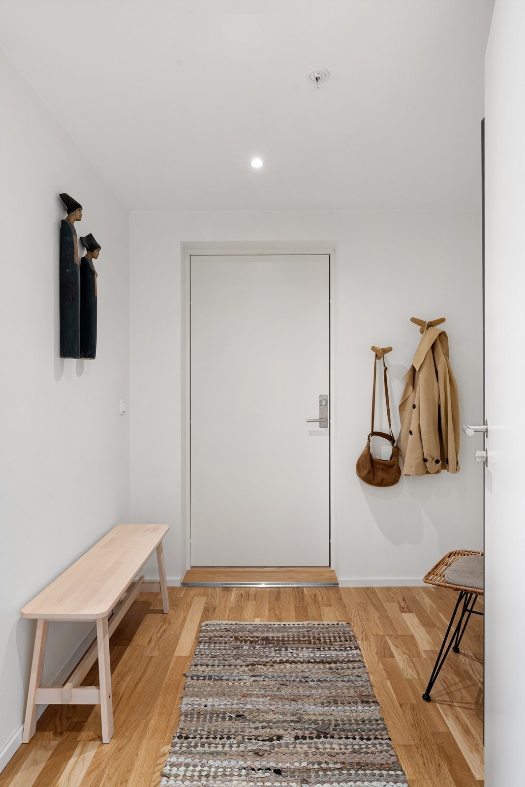 Innbydende entré med god garderobeplass Galleribilde