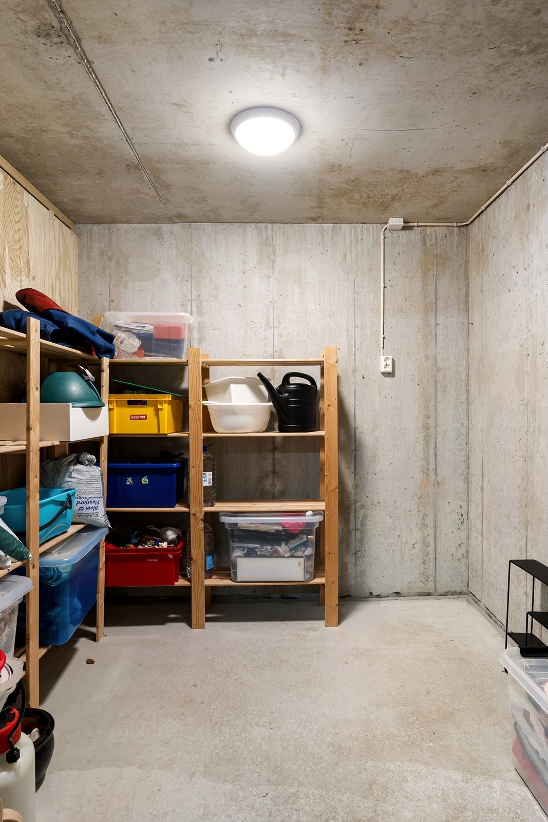 Bod i bakkant av parkeringsplassen Galleribilde