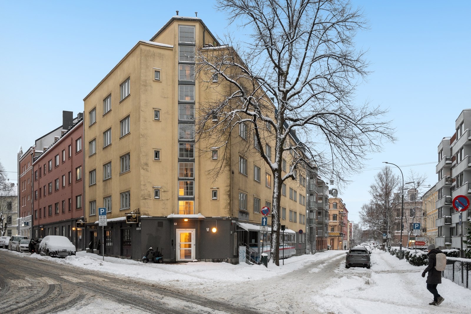 Fasade. Bygget har felles takterrasse, sykkelparkering og fellesvaskeri. Galleribilde