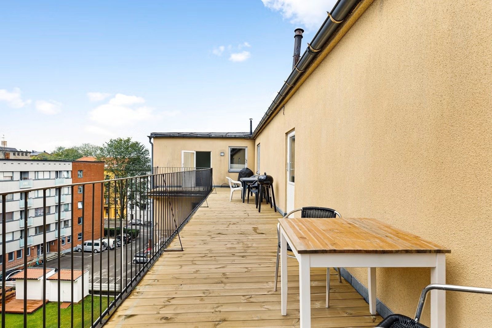 Felles takterrasse (bilde fra sommer 2021). Galleribilde