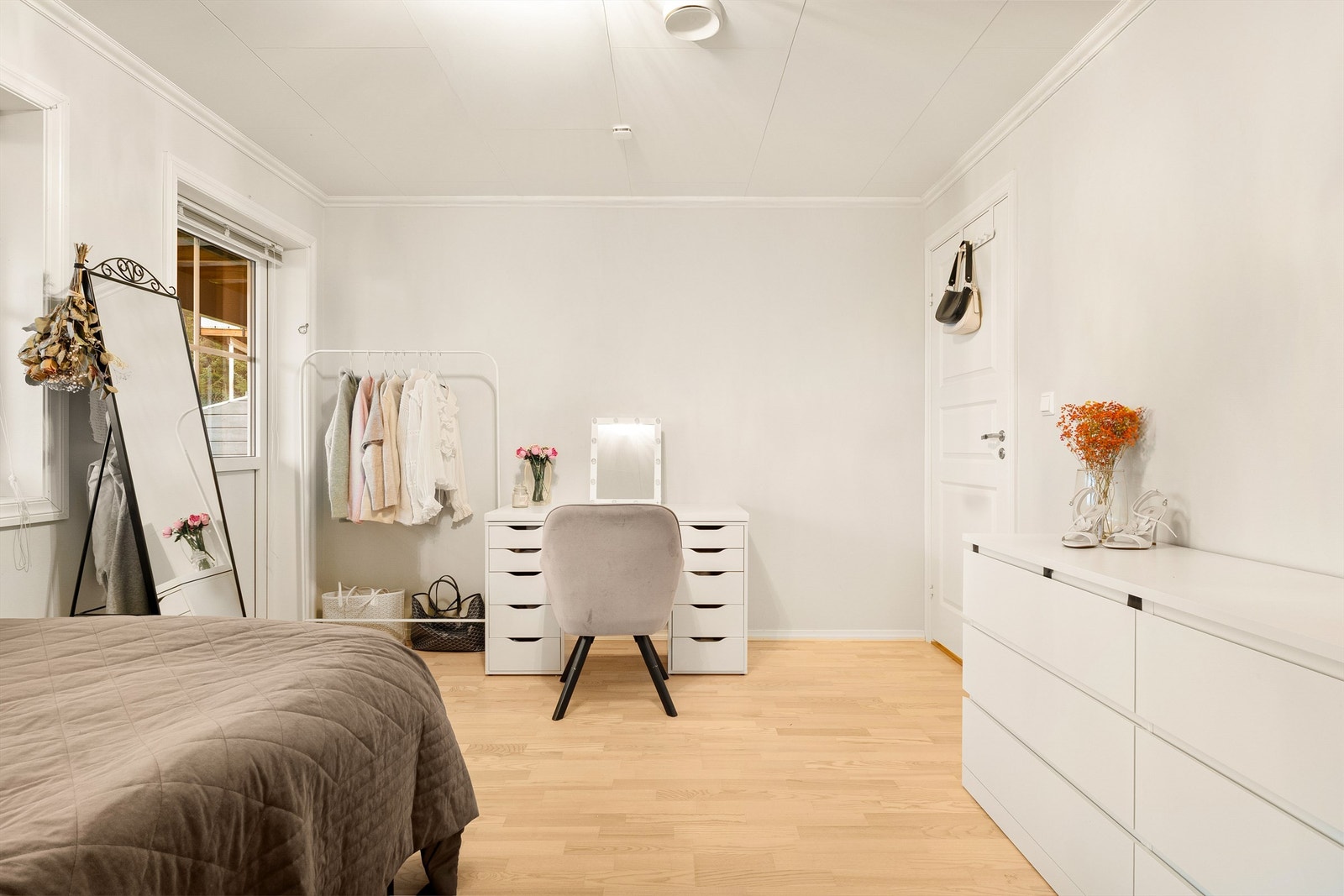 Soverommet har god størrelse og egner seg også som tv-stue. Galleribilde