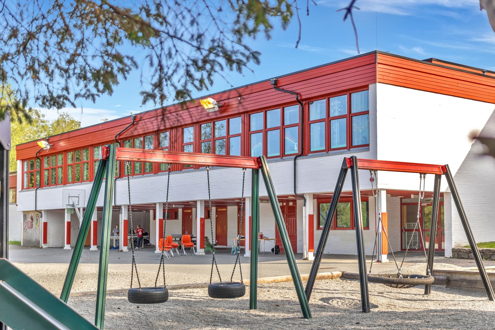 Fra boligen er det gangavstand til barnehage og barneskole. Galleribilde