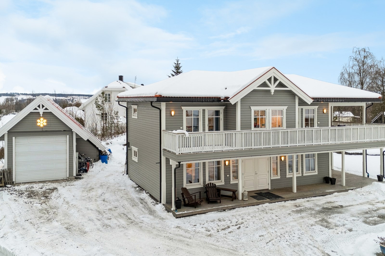 God plass til parkering på egen tomt foran garasjen. Galleribilde