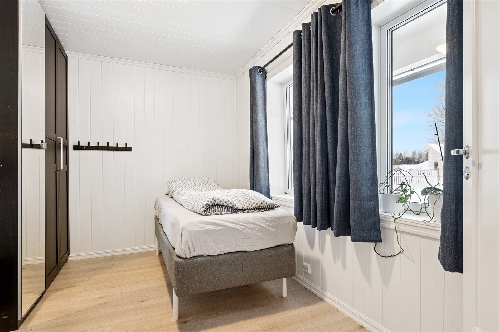Det tredje rommet i første etasje kan benyttes som soverom, kontor eller TV-stue etter behov. Galleribilde
