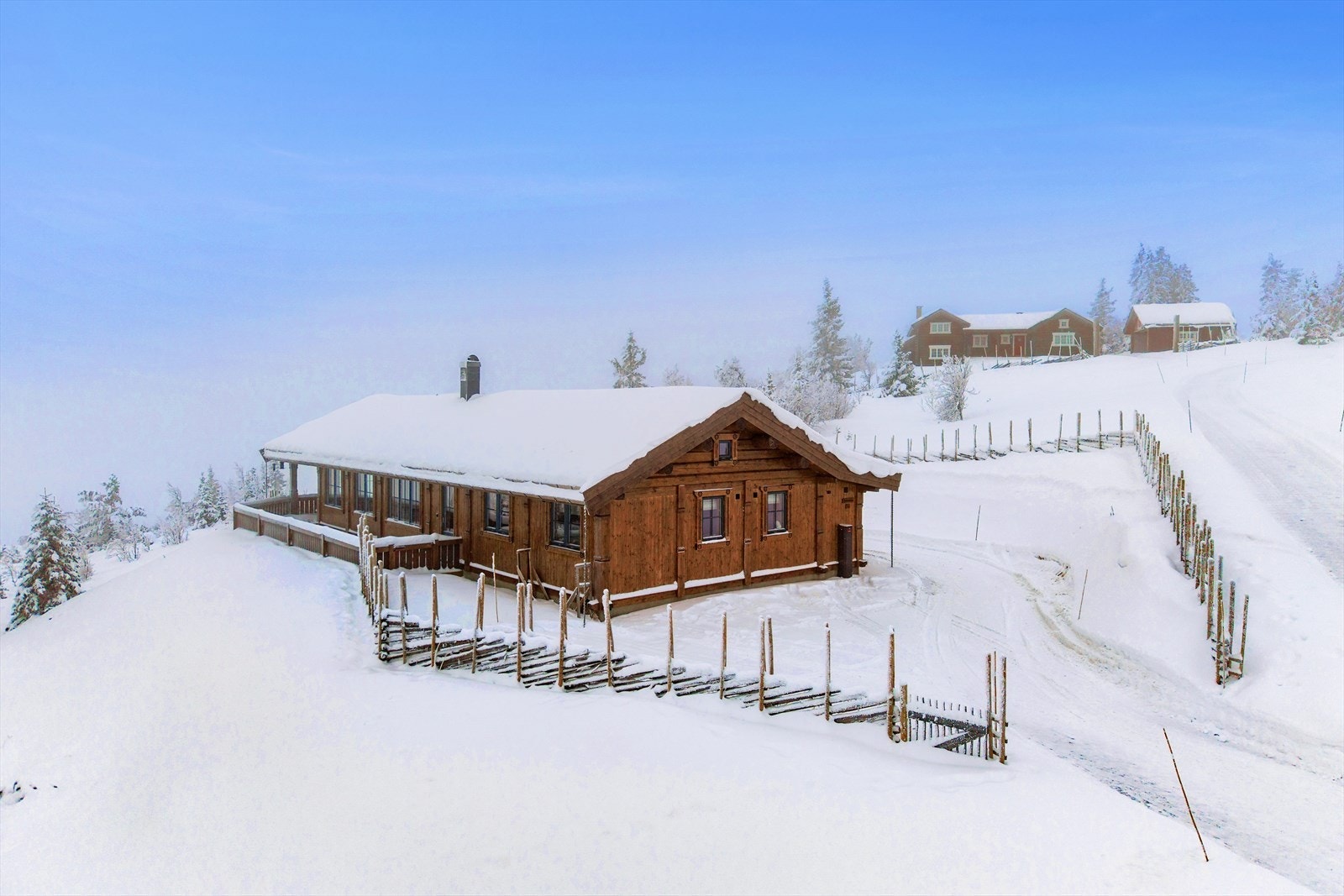 Høystandard fritidseiendom med spektakulær beliggenhet i et populært hyttefelt på Ølnesseter i Bagn. Området har et flott og vidstrakt fjellterreng og ligger mellom Valdres og Hallingdal med ett aktivt friluftsliv hele året. Galleribilde