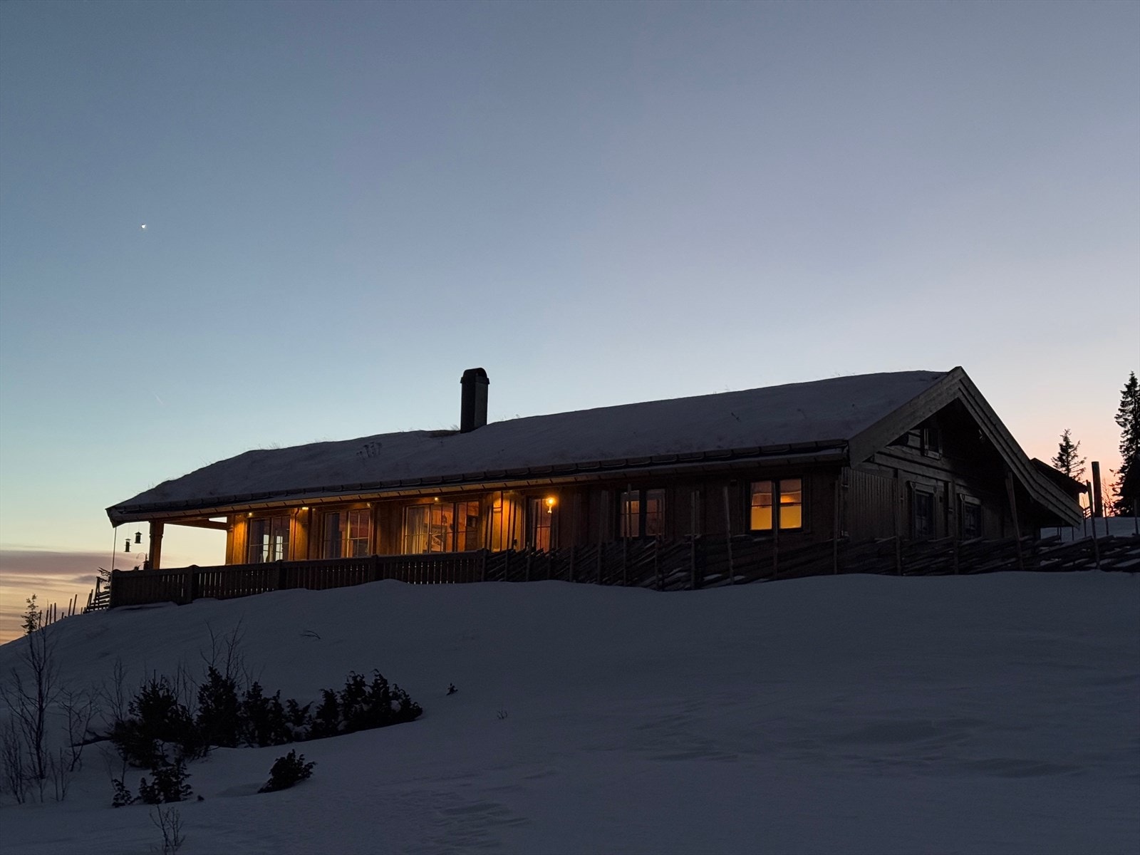 Kveldsbilde tatt av selger Galleribilde