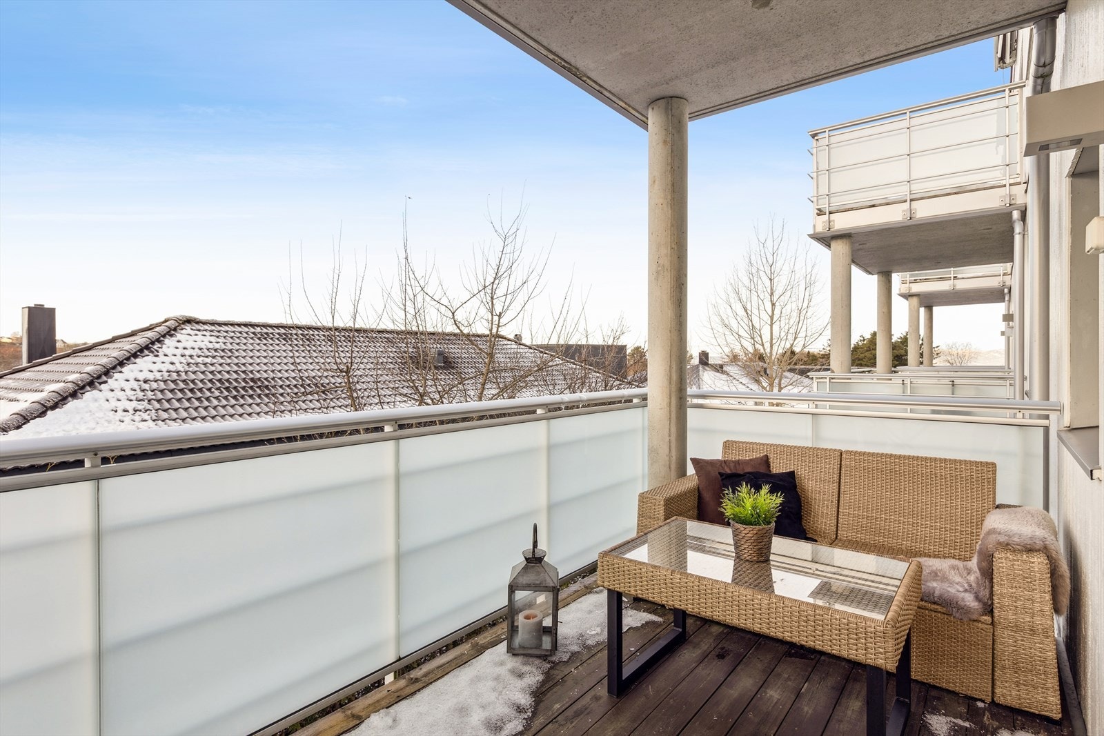 Verandaen vender ut mot et rolig område. Galleribilde