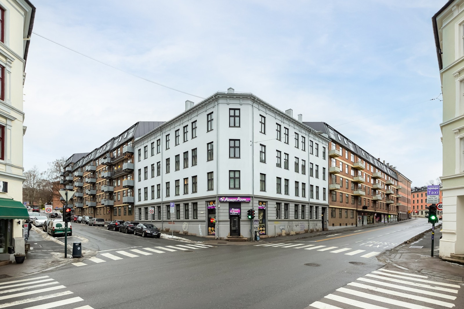 Sannergata 30B har en perfekt beliggenhet for den som ønsker å bo rolig, men likevel sentralt og med nærhet til alt. Galleribilde