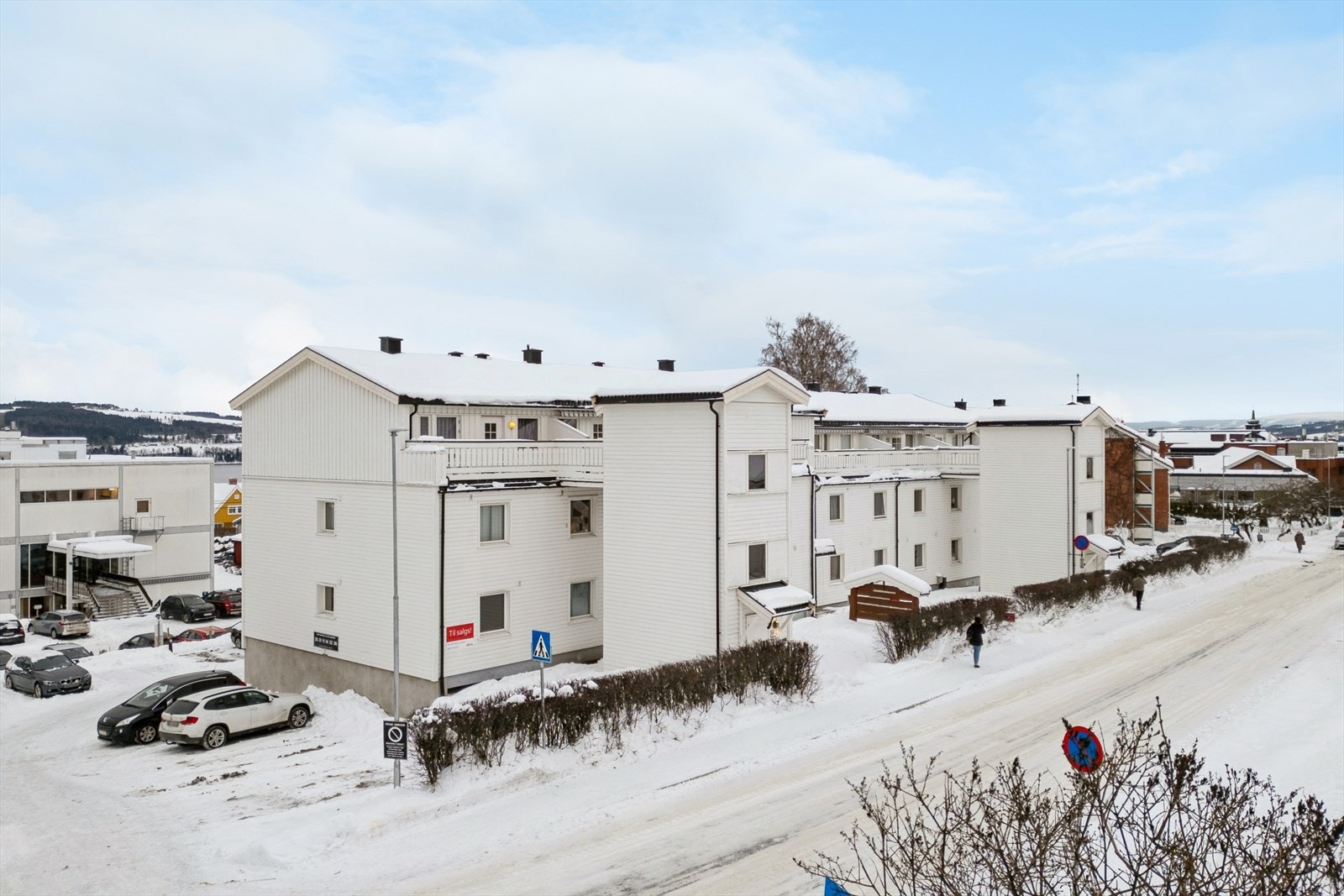 Eiendommen er en del av Sameiet Ludvig Skattums gate 28, et boligbygg oppført i 1958. Galleribilde