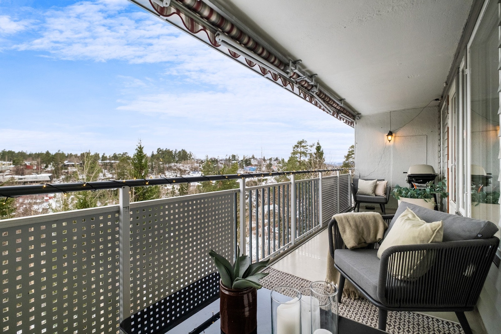 Balkongen er på 11. kvm og har god plass til ønsket møblement. Galleribilde