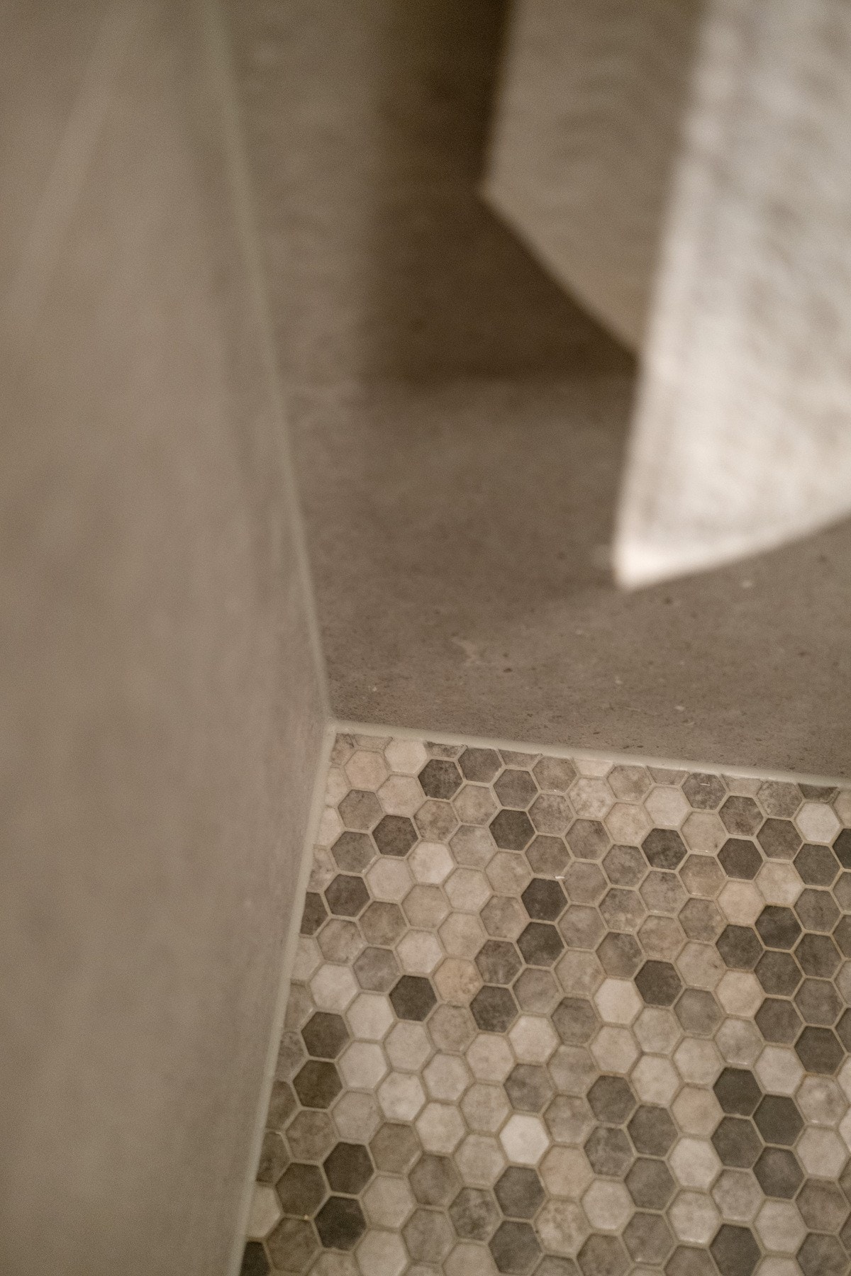 Baderommet har flislagte gulv og vegger. Galleribilde