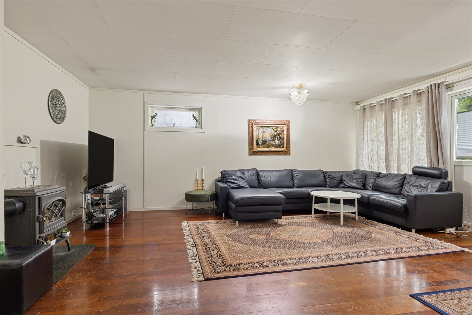 Fra stuen er det utgang til vestvendt terrasse Galleribilde