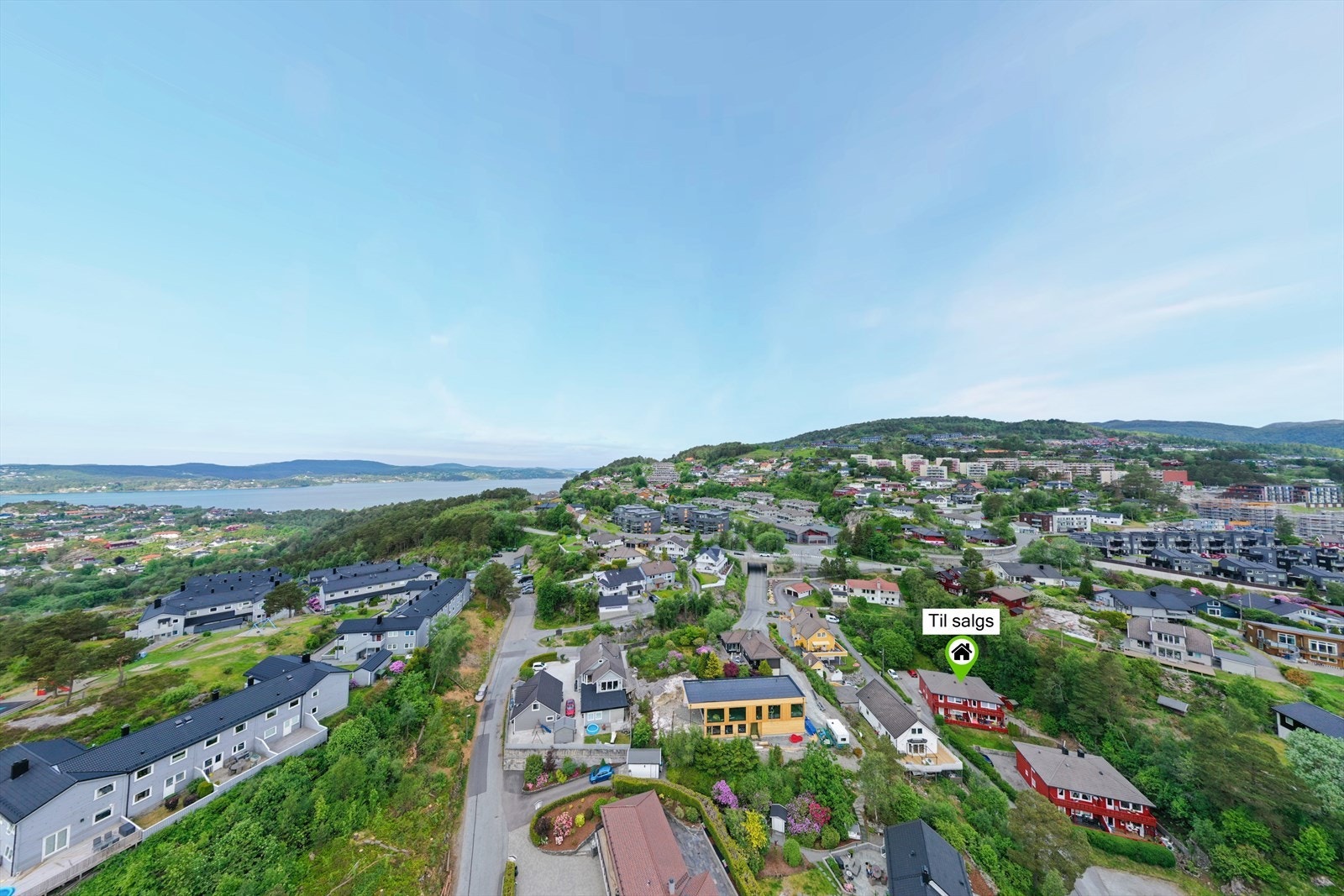 Både barnehage, skole og dagligvarebutikk ligger kun et par minutters gange unna. Galleribilde