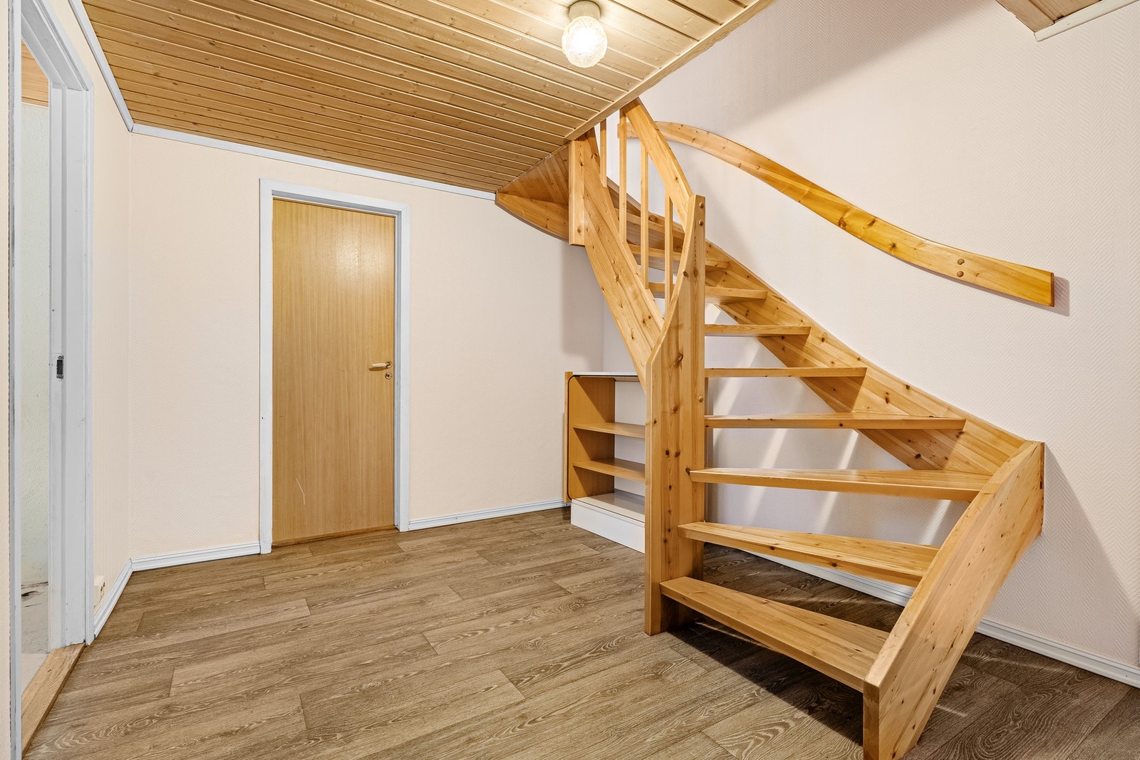 Gang i kjelleren Galleribilde