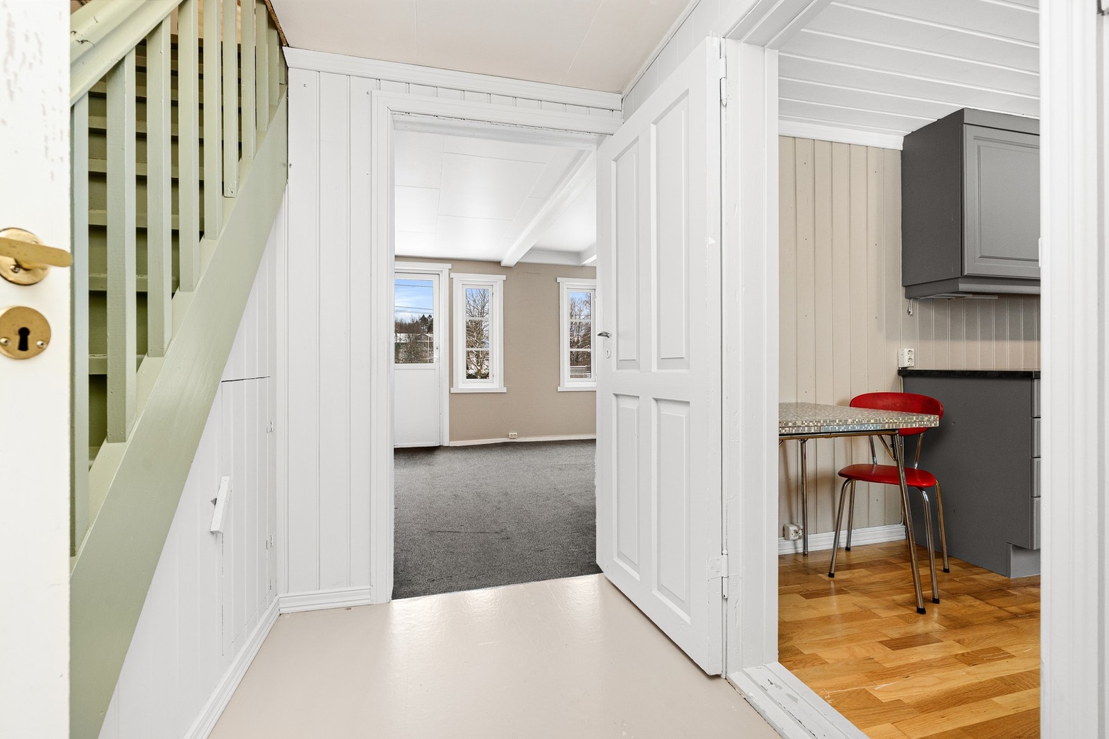 Gang med trapp til 2.etg. Galleribilde