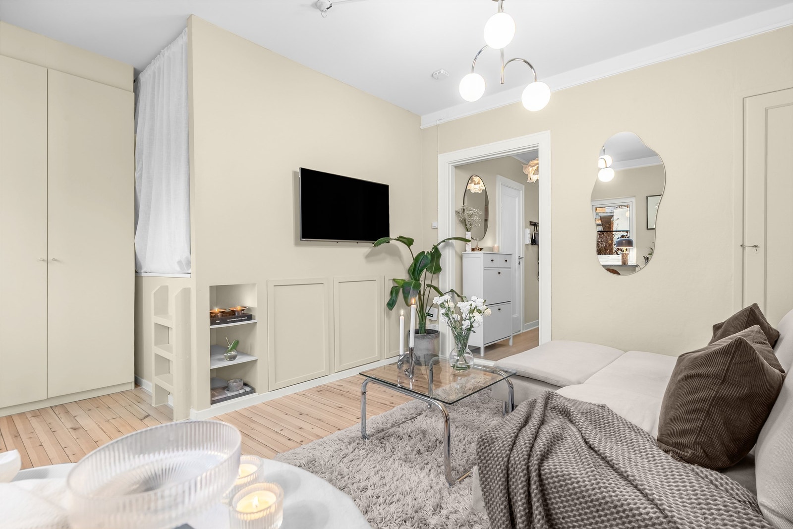 Leiligheten ligger særdeles attraktivt til på St. Hanshaugen, godt tilbaketrukket i et rolig og veletablert område, rett ved parken. Foto: Oh Shots. Galleribilde