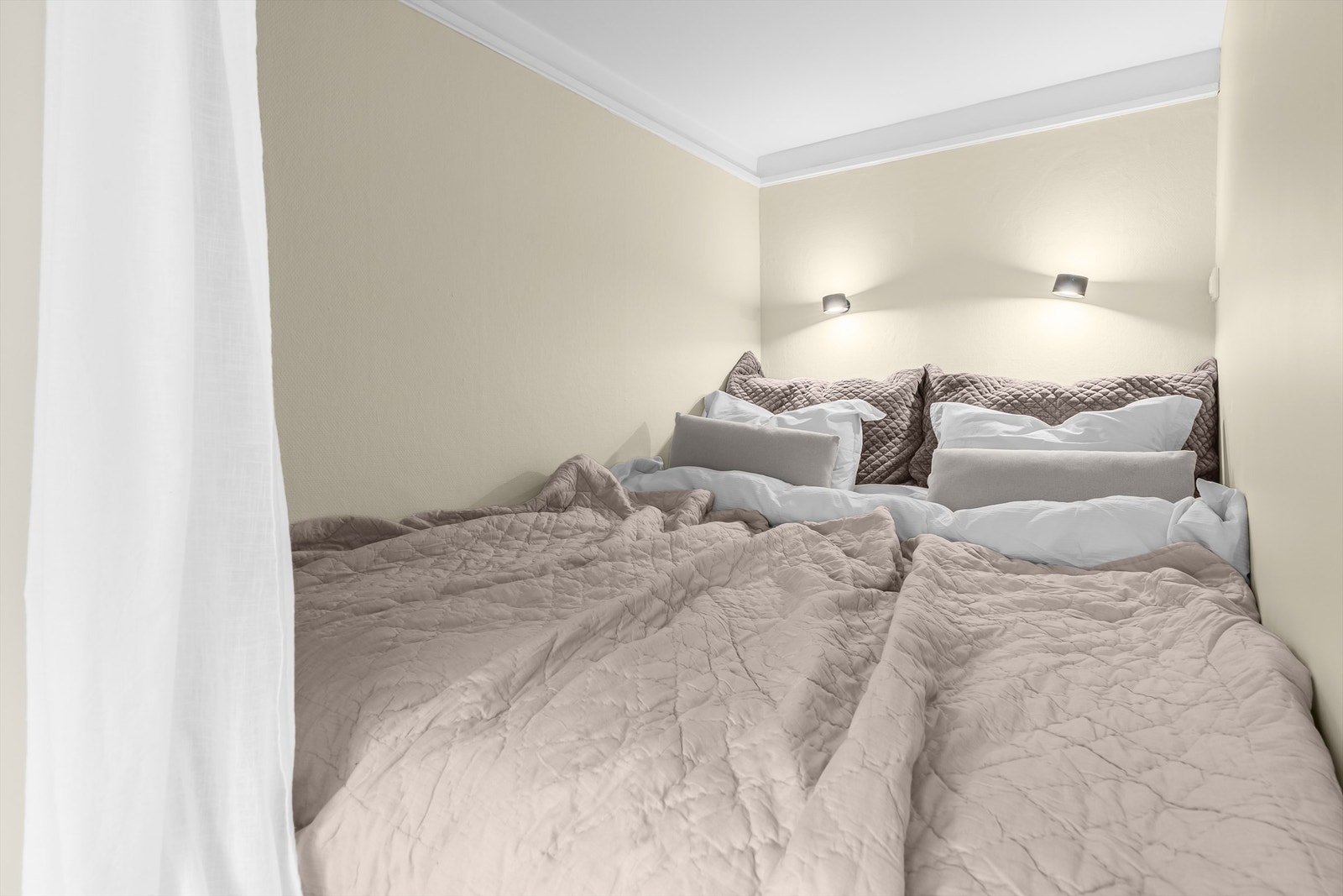 Her er det plass til madrass på 1,50m. Galleribilde