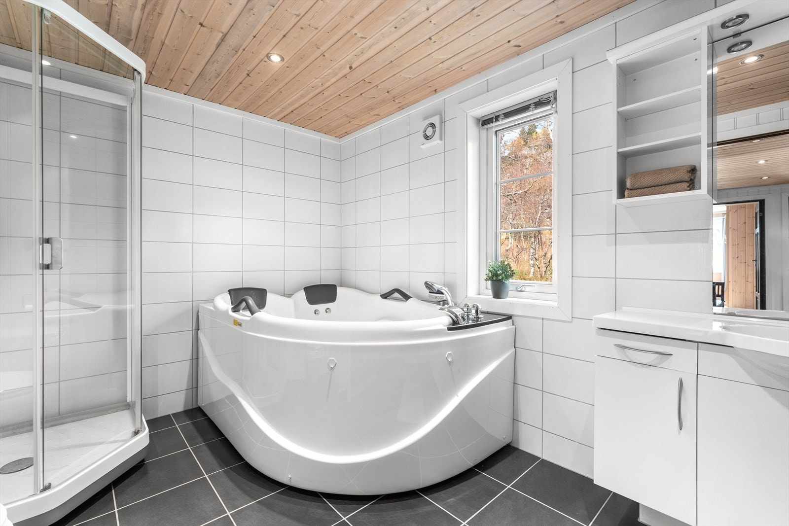 Hovedbadet i 1. etg (1 av 2) Galleribilde