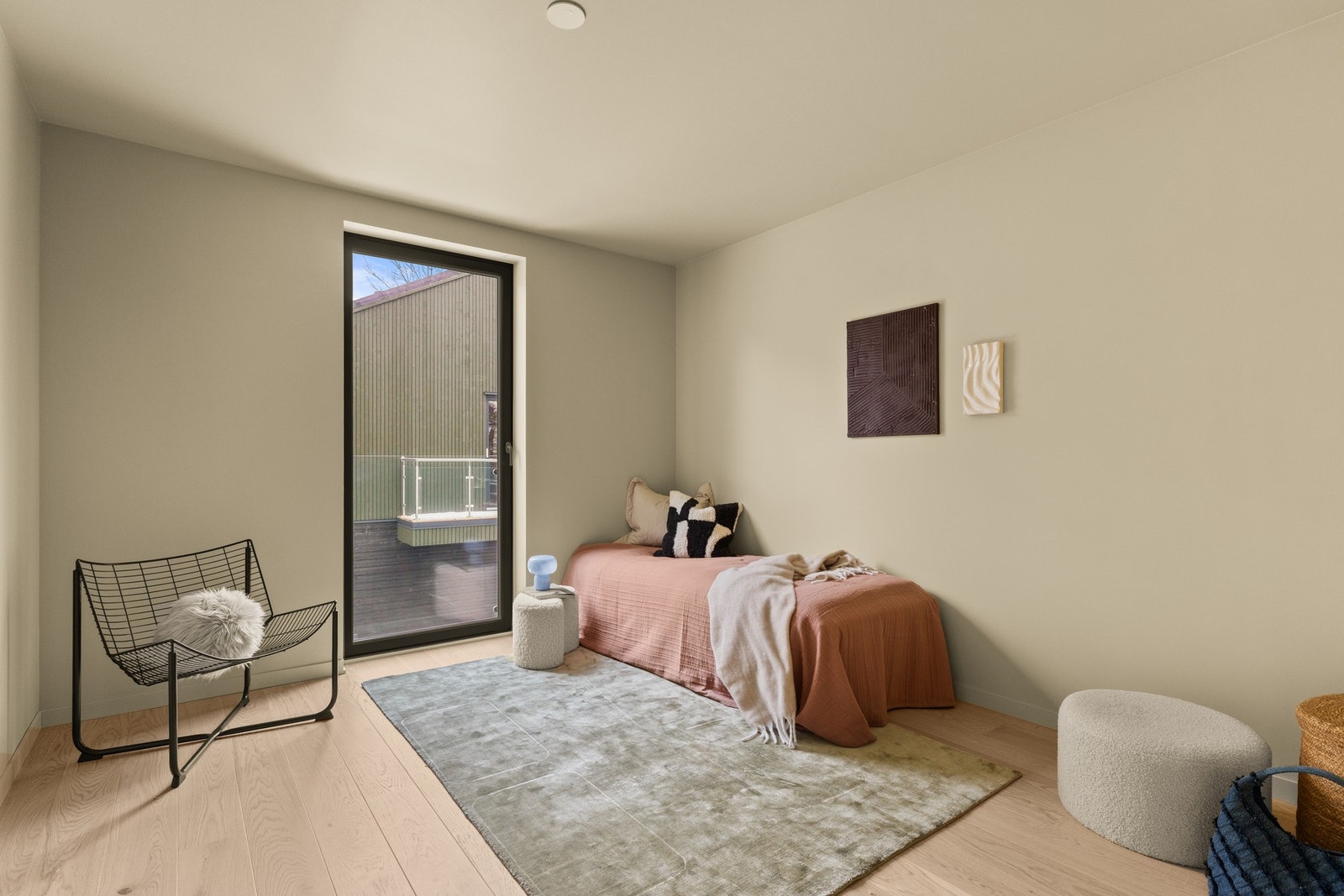 De resterende soverommene er av god størrelse, og fungerer utmerket som barnerom, gjesterom eller kontor Galleribilde