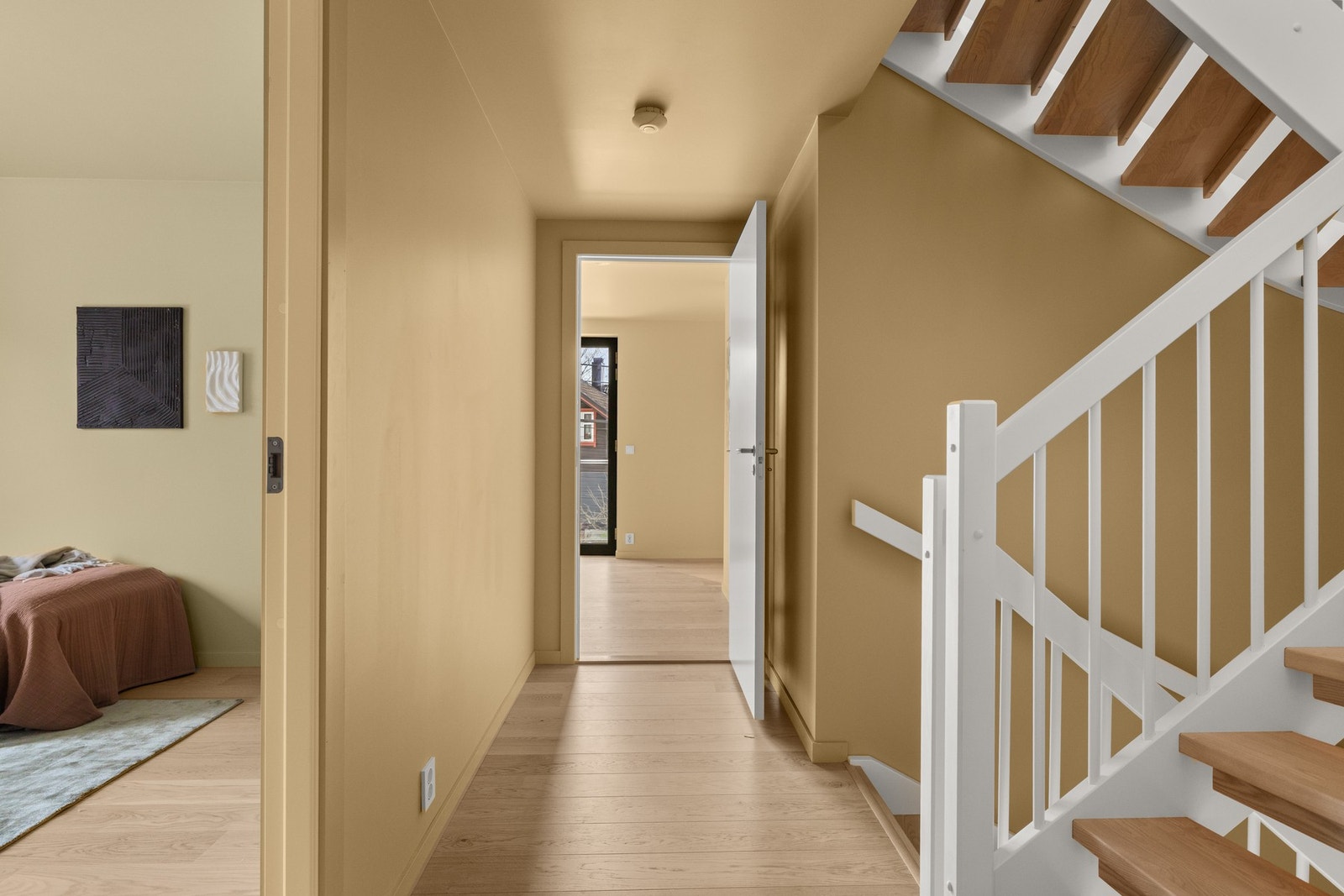 2. etasje har tre gode soverom, samt to bad Galleribilde