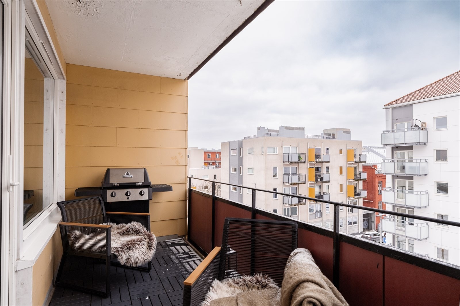 En lys og arealeffektiv 1-roms med en flott nordvestvendt balkong på 8 kvm Galleribilde