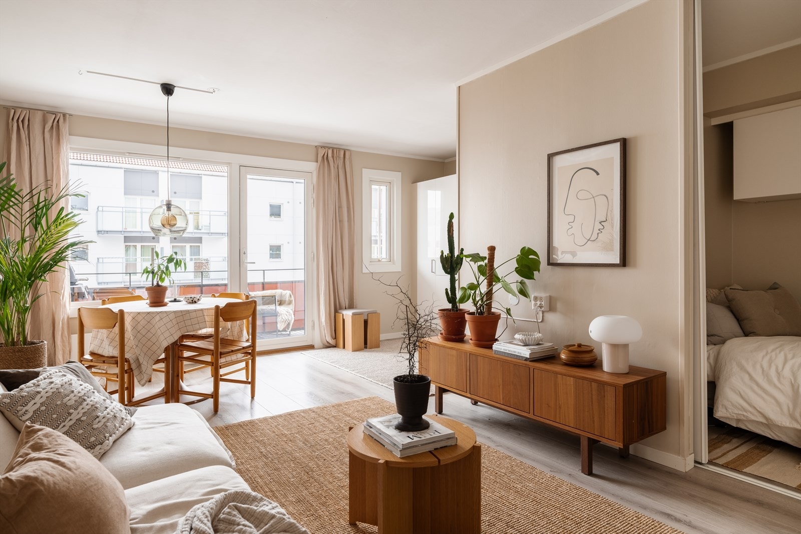 Leiligheten ligger rolig og sentralt til på Sandaker med kort avstand til gode kollektivforbindelser, caféer, parker, butikker og Storo Storsenter Galleribilde