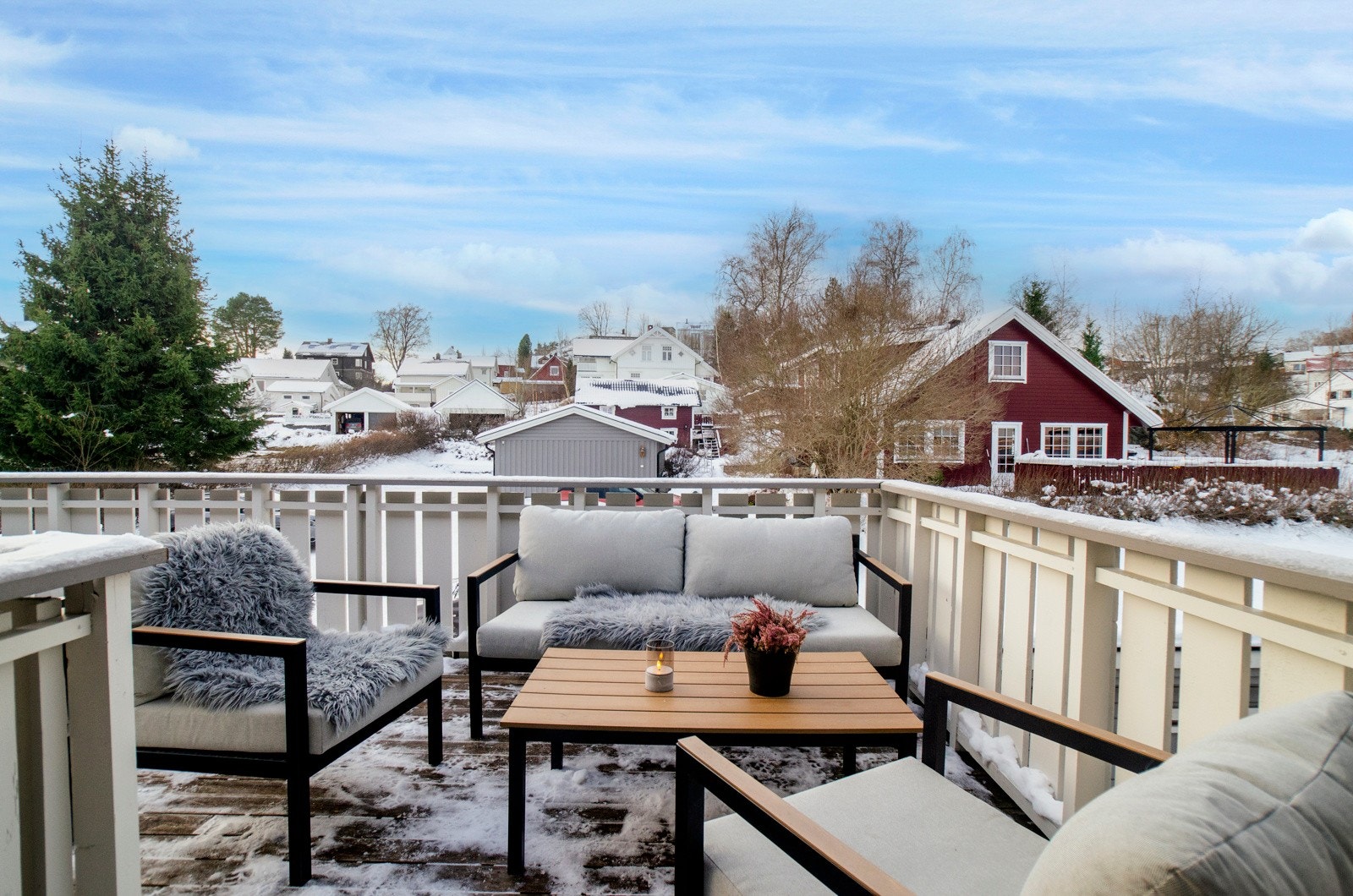 Veranda med sol fra formiddag til sent på kveld. Galleribilde