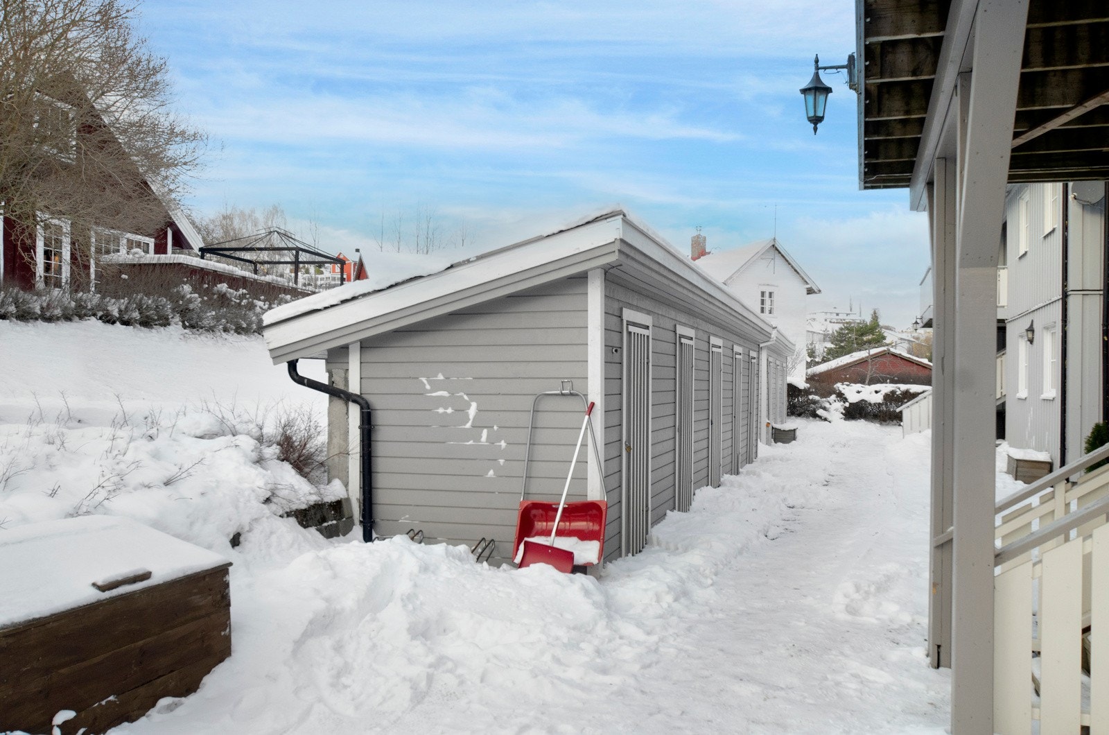 Bod i tillegg til garasje. I tillegg har man lagring på loft. Galleribilde