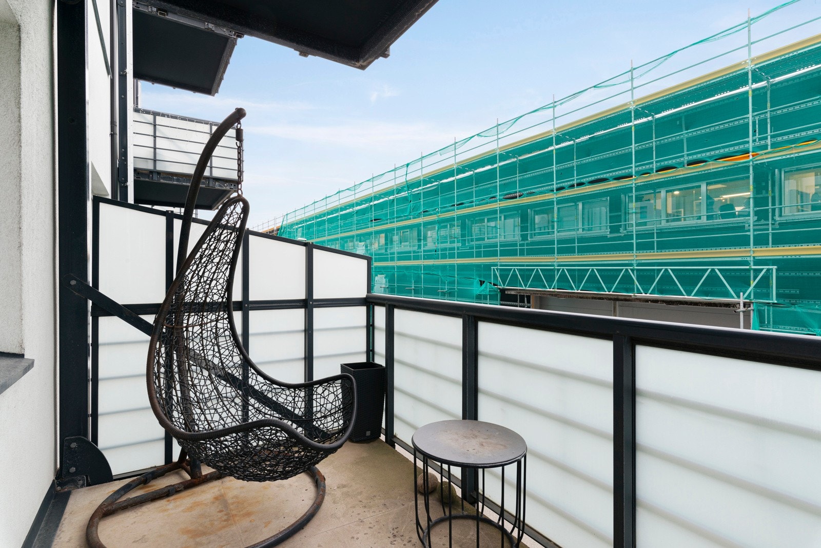 Med på kjøpet får man også en balkong med sørvendt orientering med gode solforhold. Galleribilde