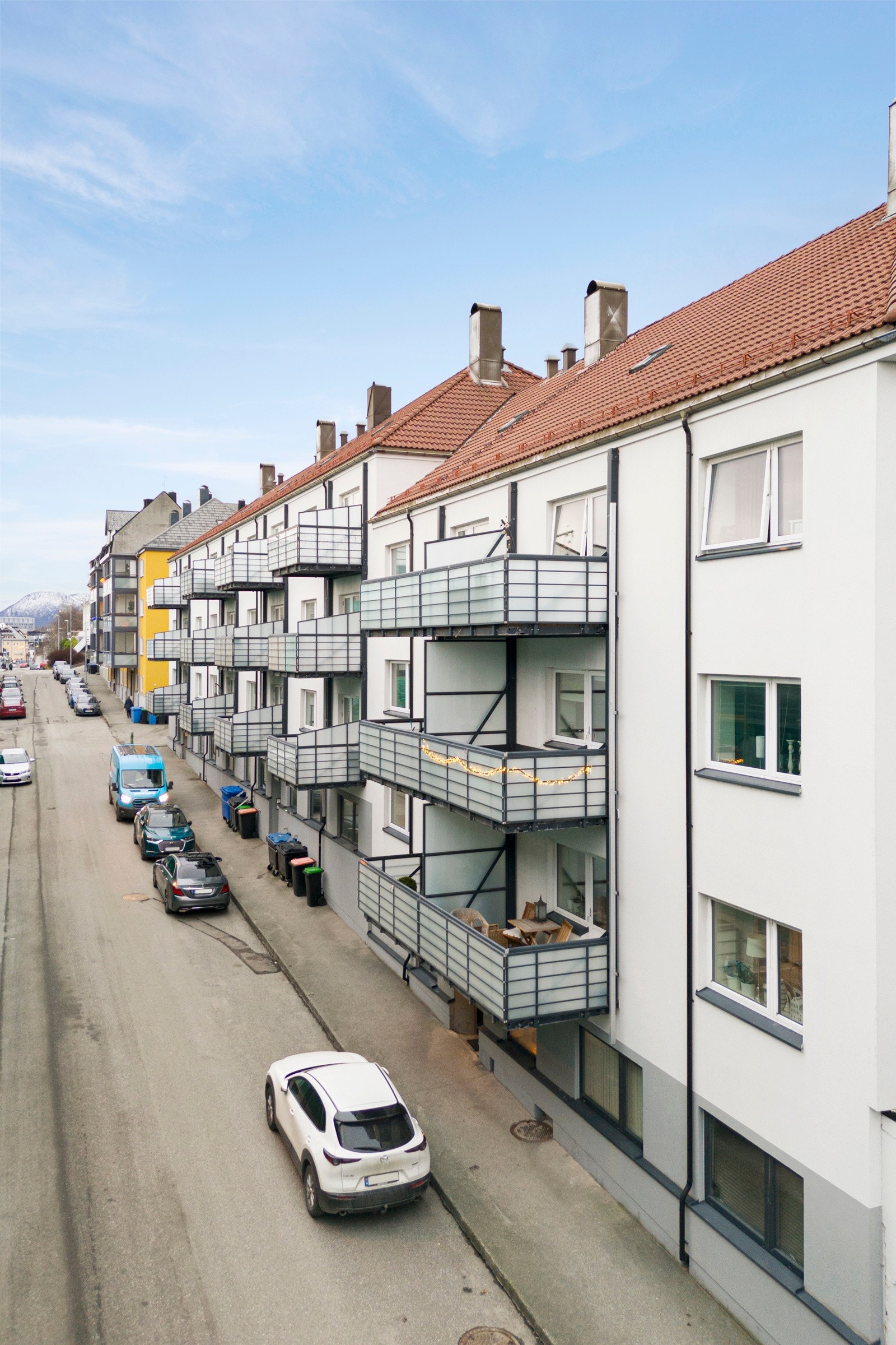 Leiligheten ligger i et veldrevet borettslag, hvor blant annet fasaden ble rehabilitert i perioden 2013-2014. Galleribilde