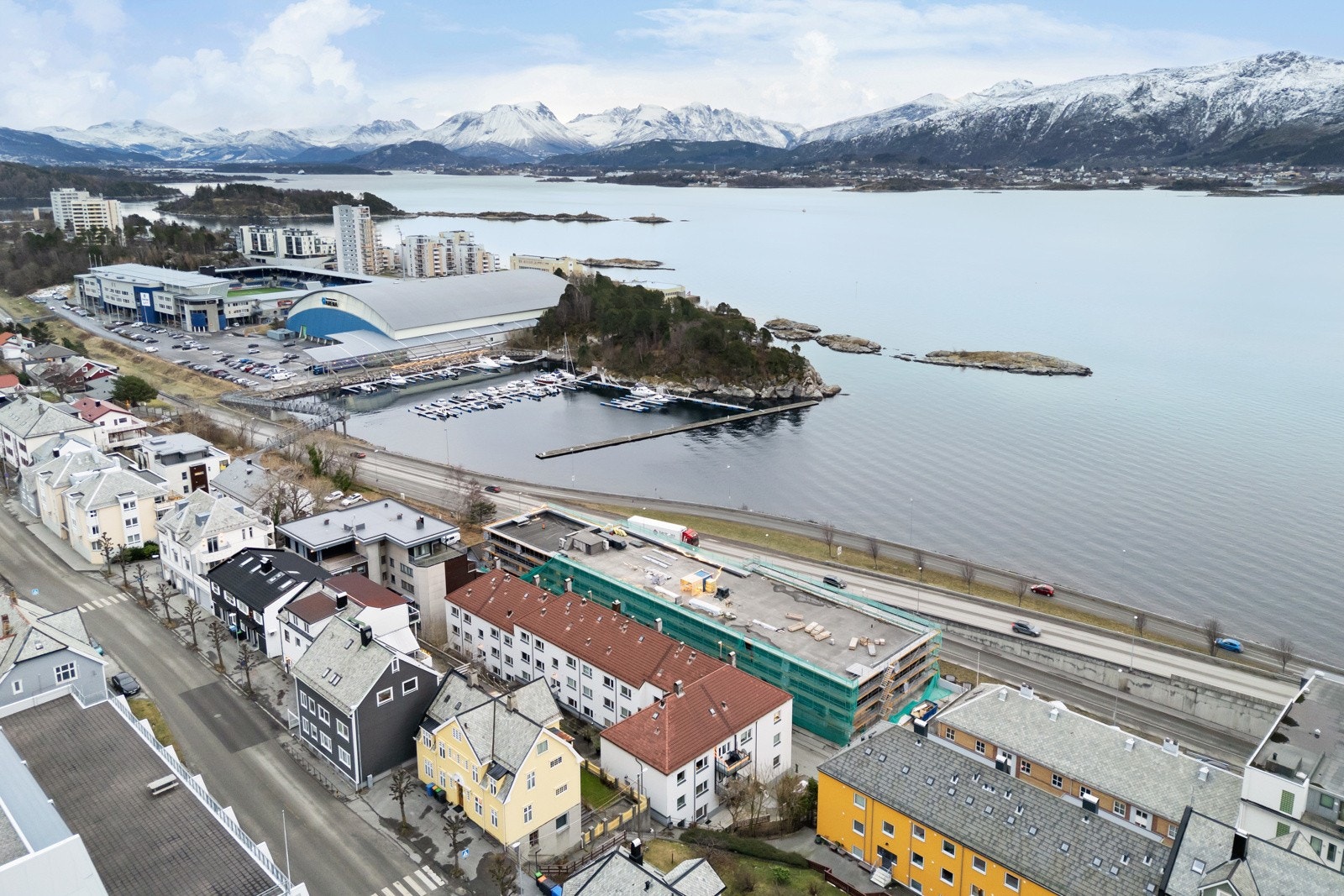 Eiendommen har en svært praktisk beliggenhet, enten du er glad i naturen - Galleribilde