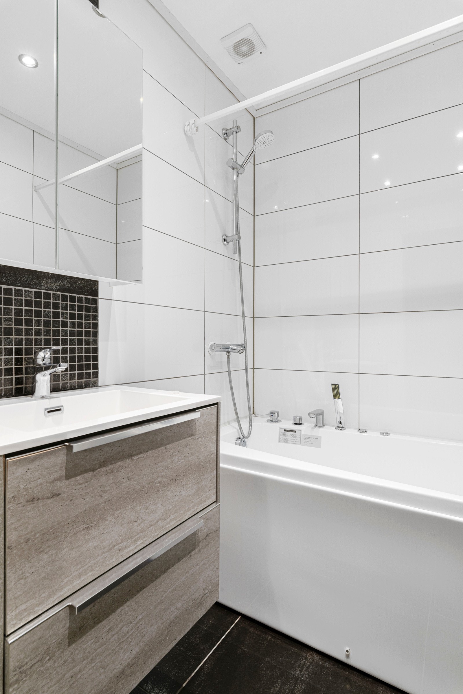 Pent helfliset bad. Galleribilde