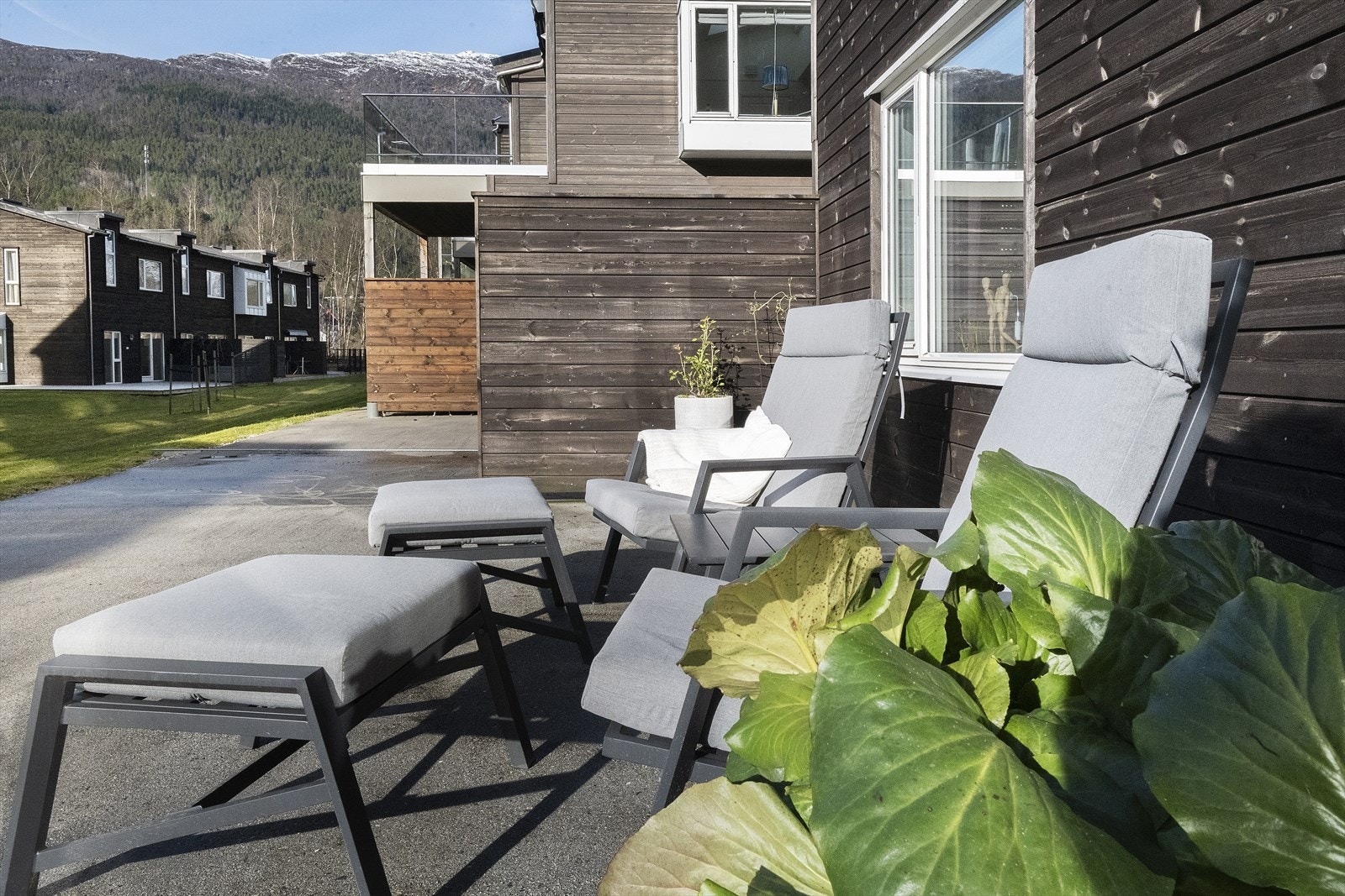 Fin og god plass til planter og utemøbler Galleribilde