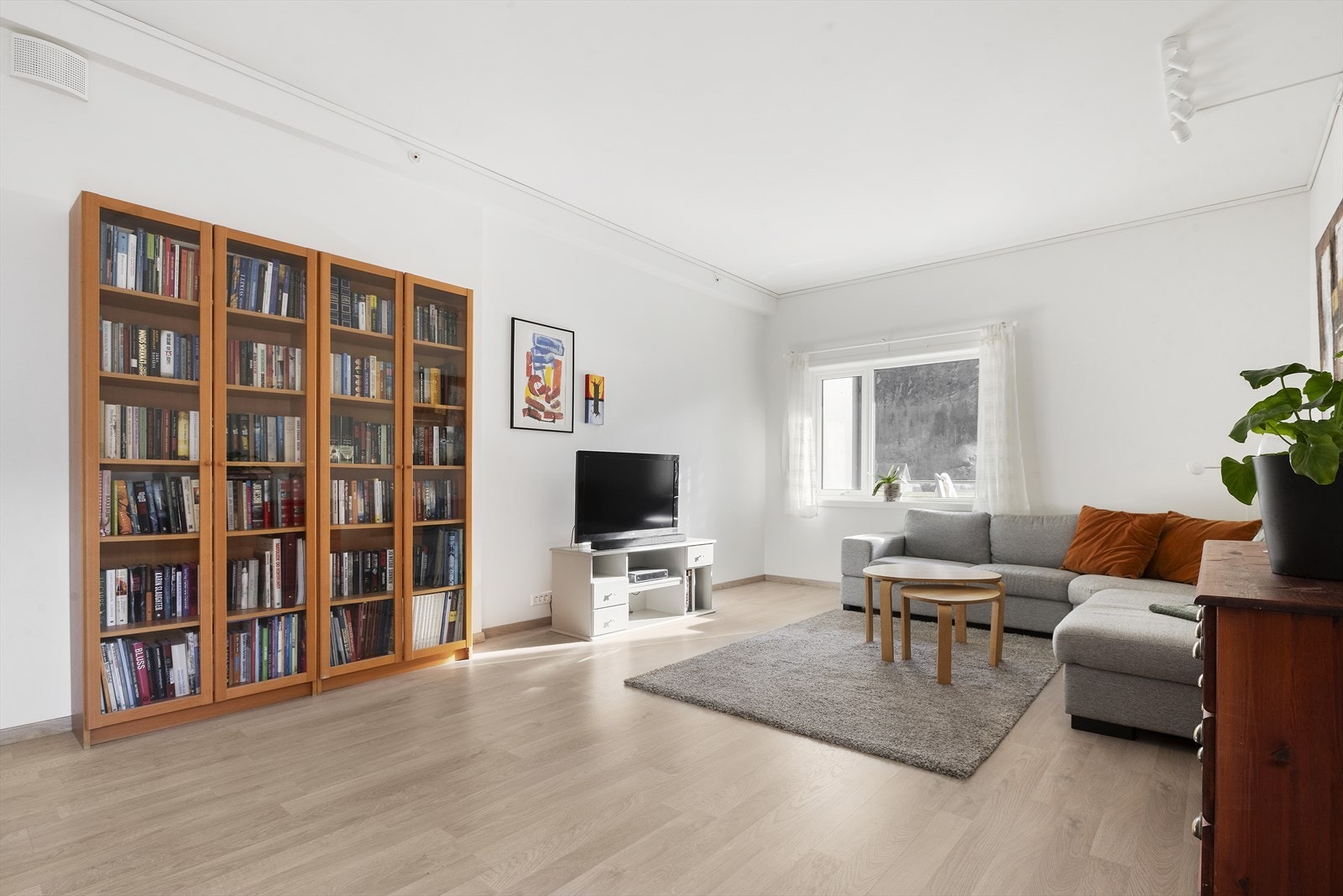 Leilegheita har vassboren golvvarme som gjev behagelig inneklima året rundt Galleribilde