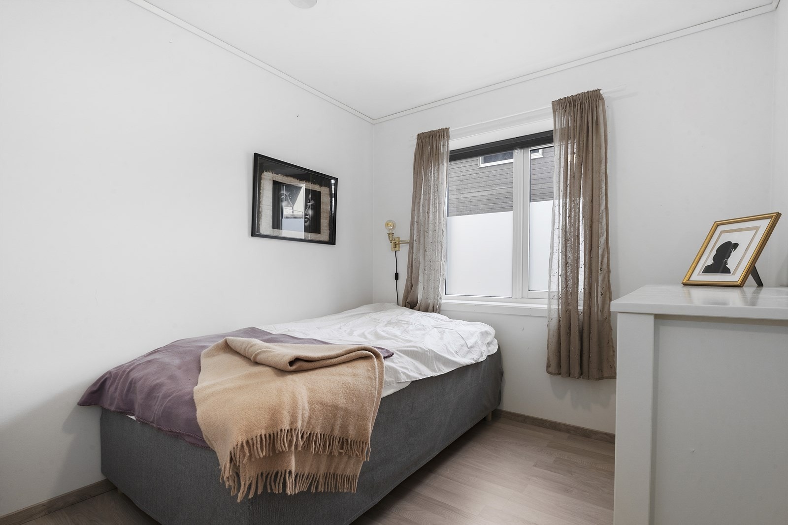 Det er plass til dobbeltseng på begge soverom Galleribilde